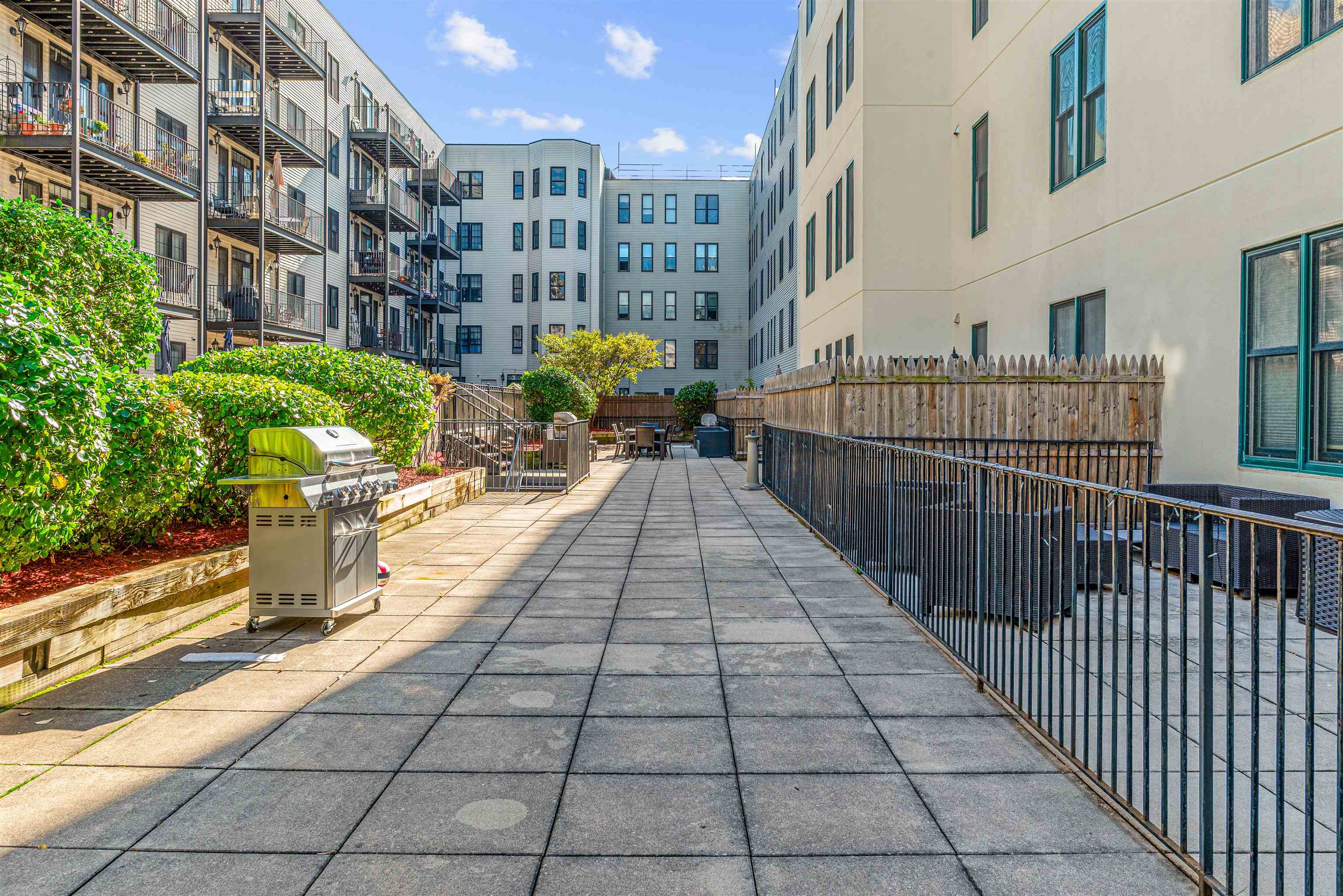 915 MADISON ST Unit: 5B