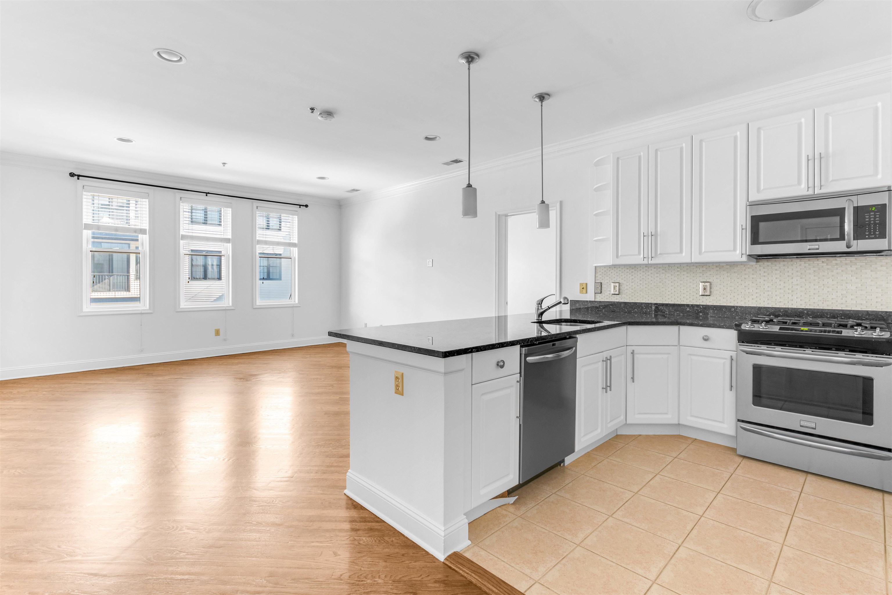 915 MADISON ST Unit: 5B