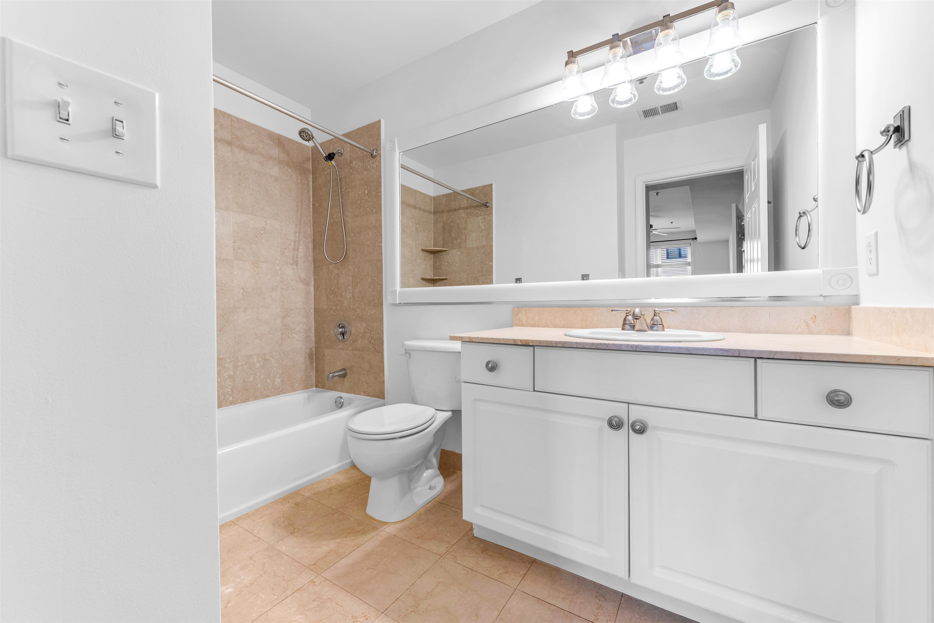 915 MADISON ST Unit: 5B