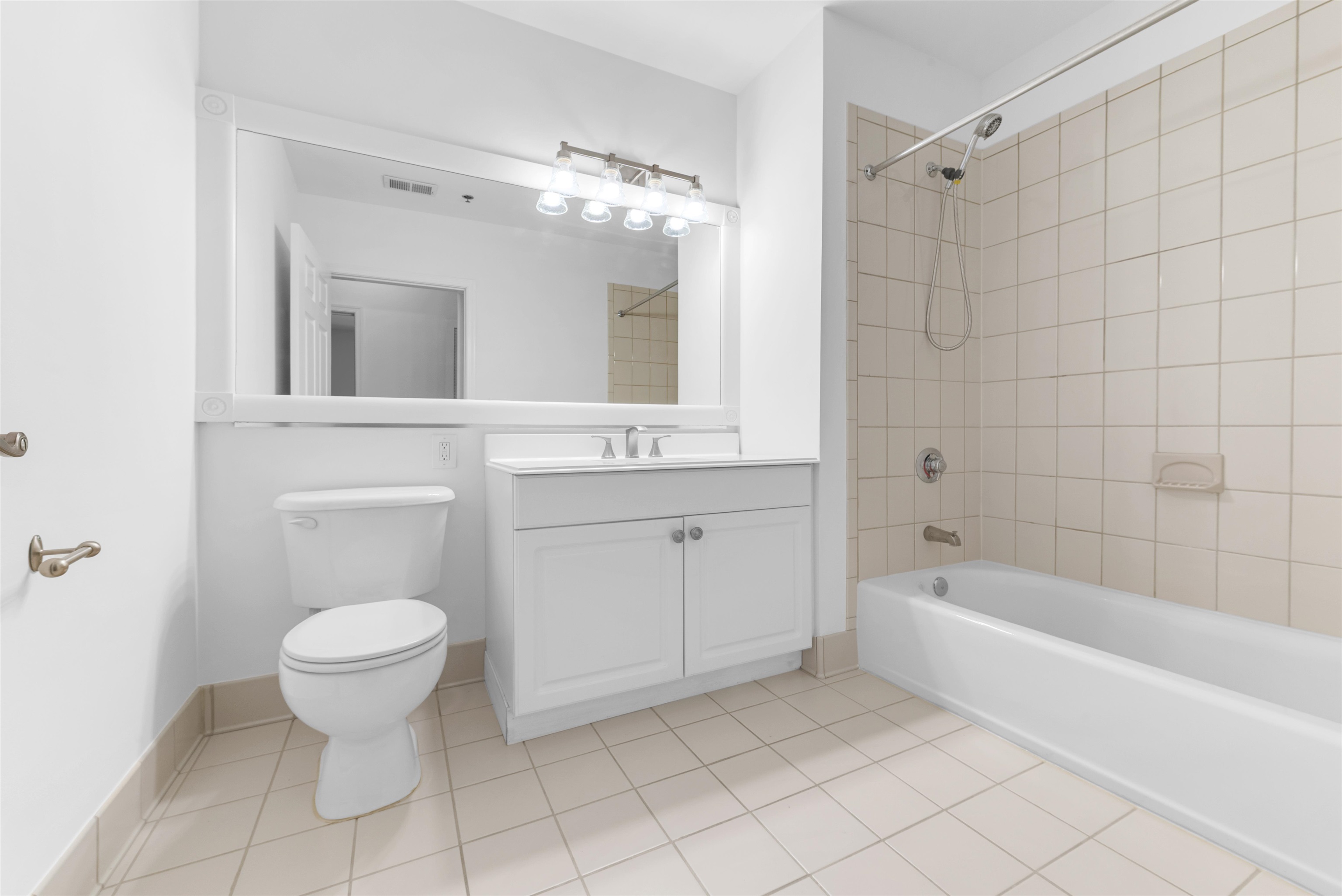 915 MADISON ST Unit: 5B