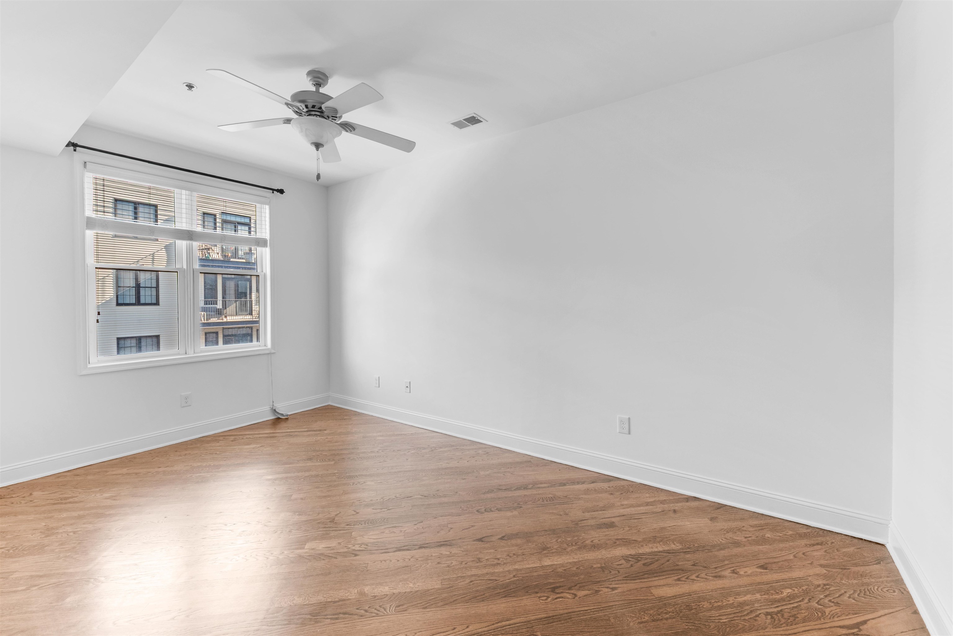 915 MADISON ST Unit: 5B