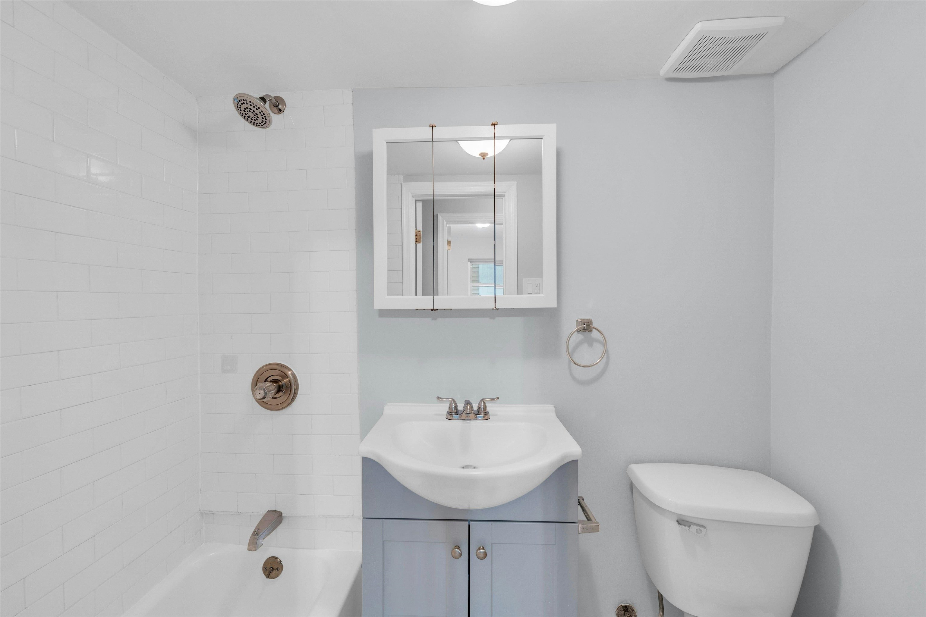 217 50TH ST Unit: GF