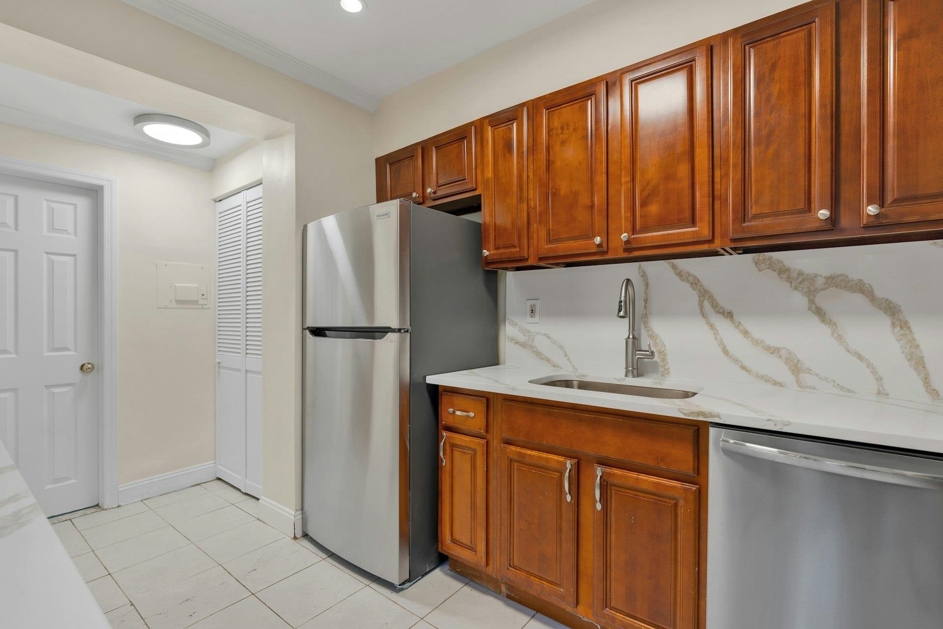 590 PALISADE AVE Unit: 2