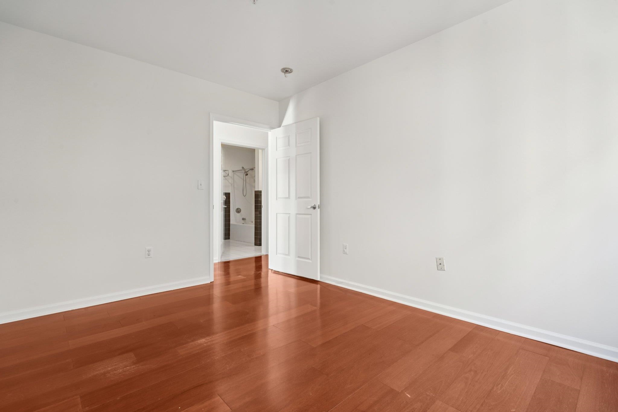 8915 BERGENWOOD AVE Unit: 12