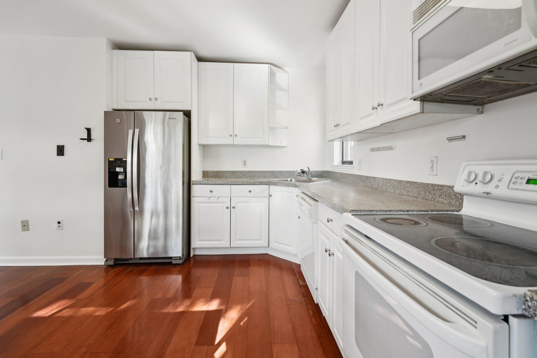 8915 BERGENWOOD AVE Unit: 12