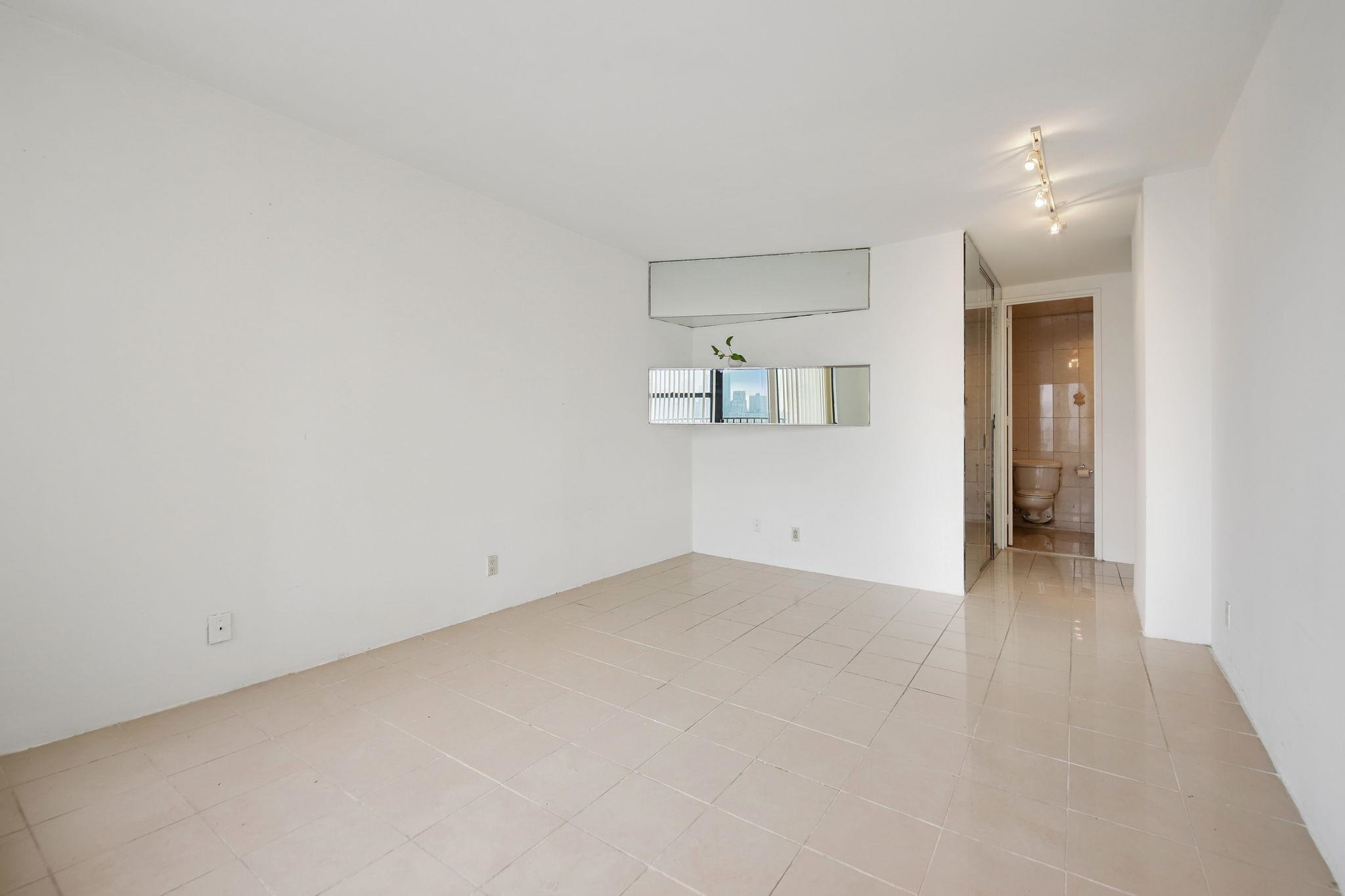 7000 BLVD EAST Unit: 17C