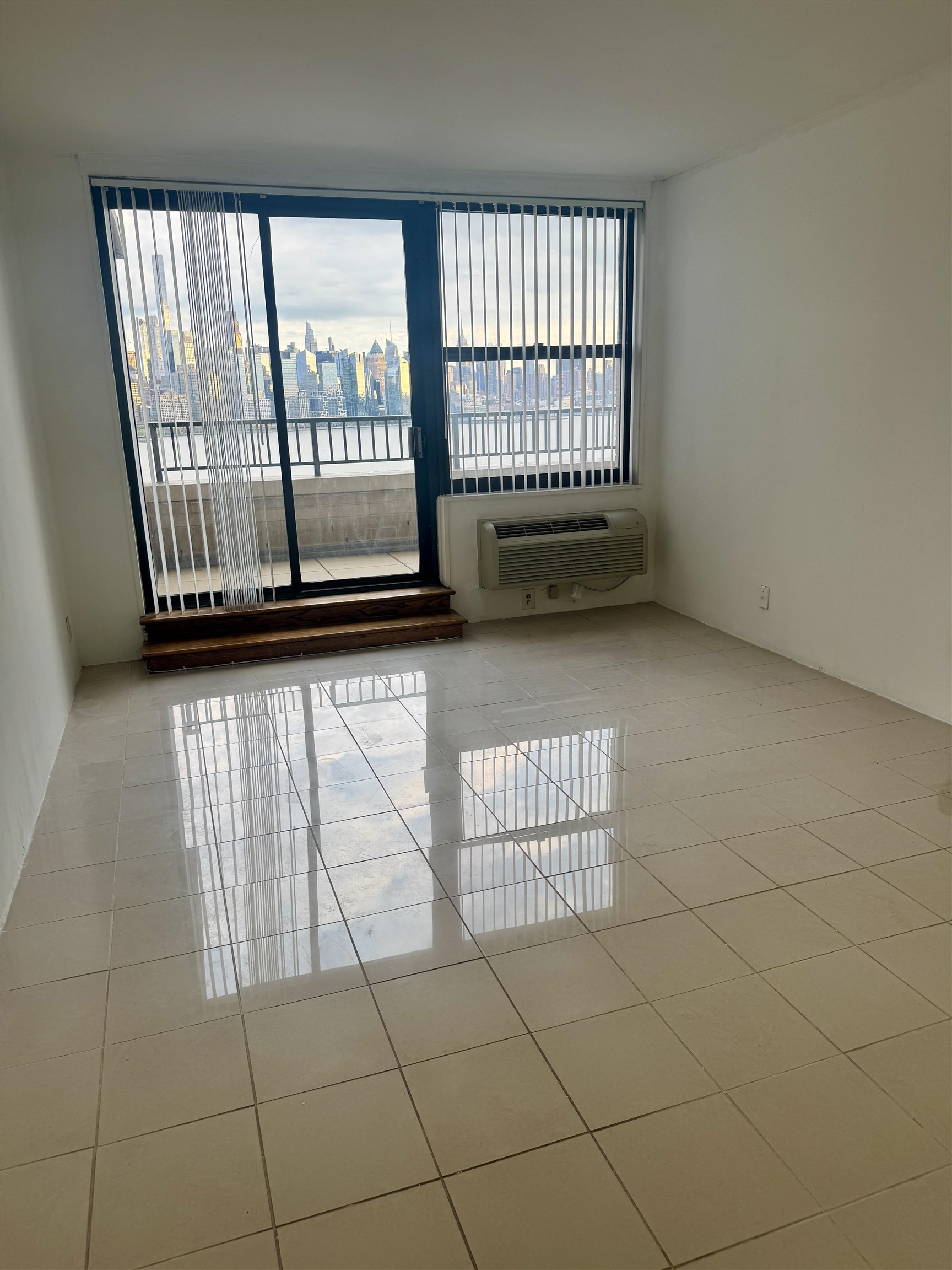 7000 BLVD EAST Unit: 17C