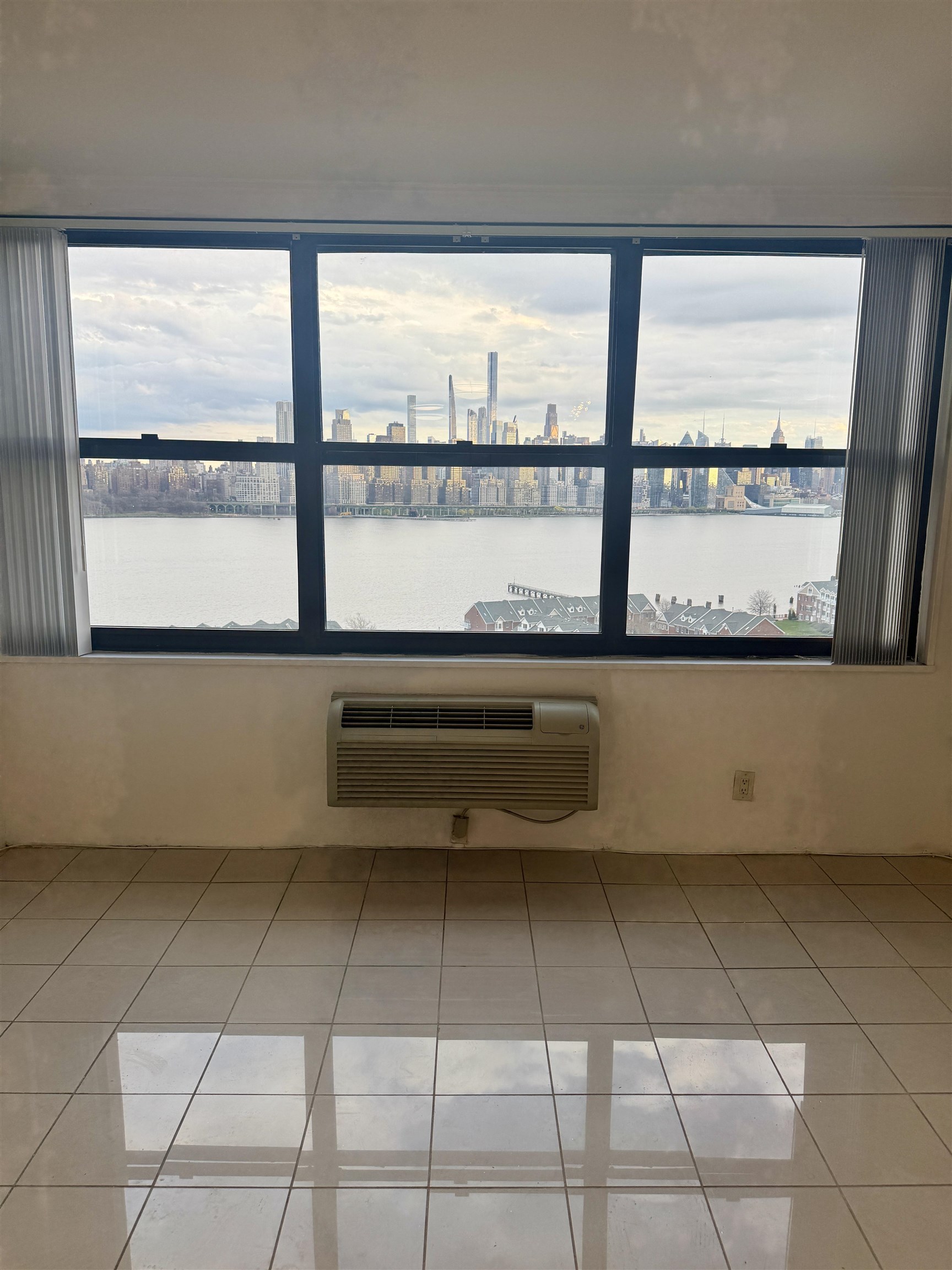 7000 BLVD EAST Unit: 17C