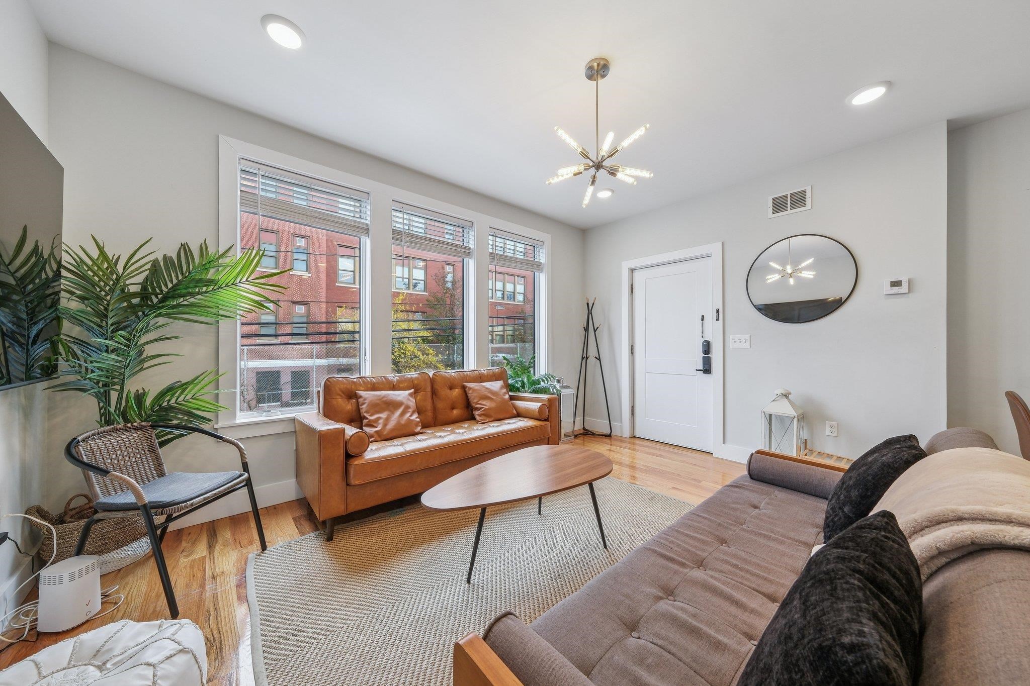 183 GATES AVE Unit: 1