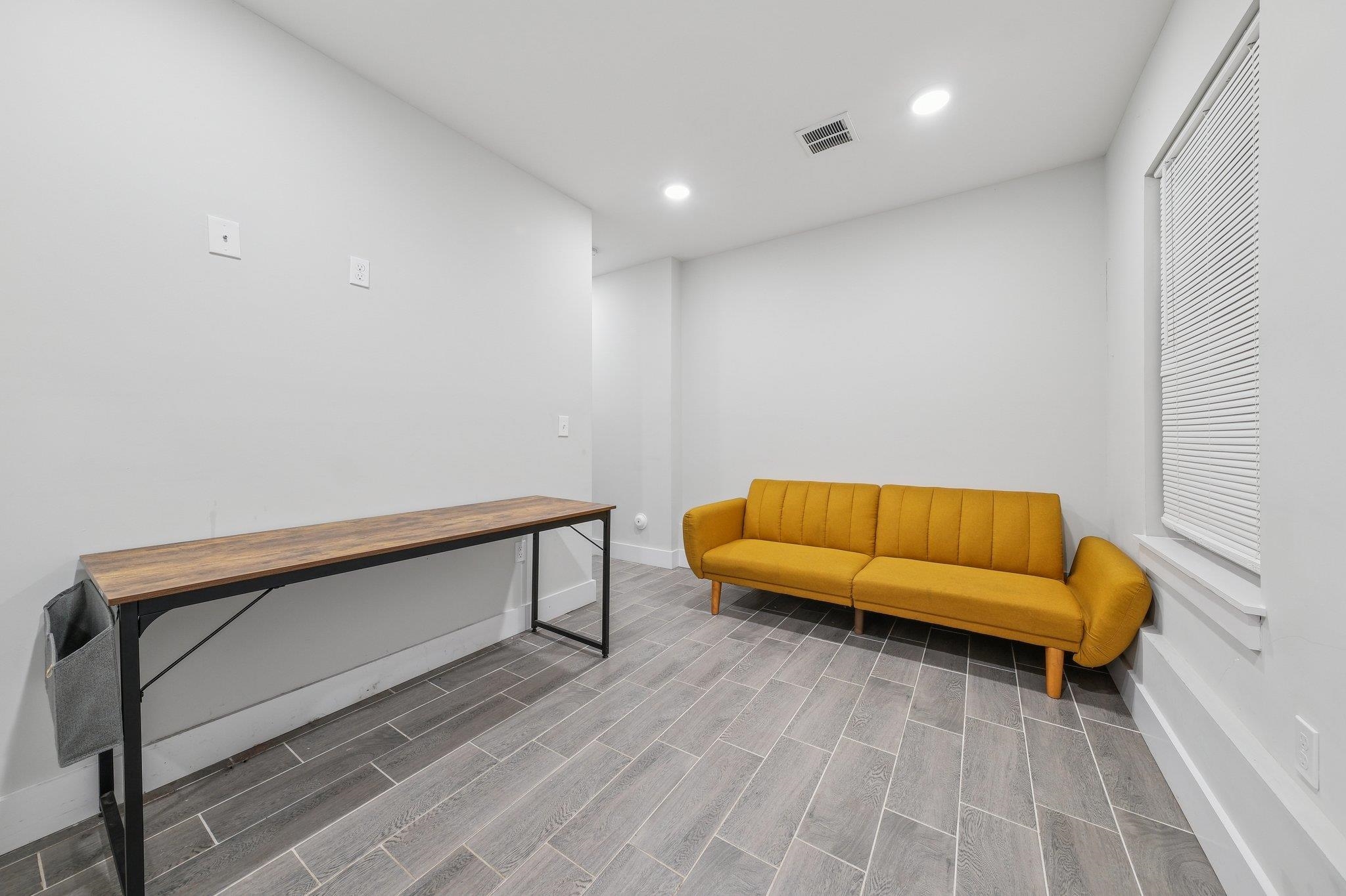 183 GATES AVE Unit: 1