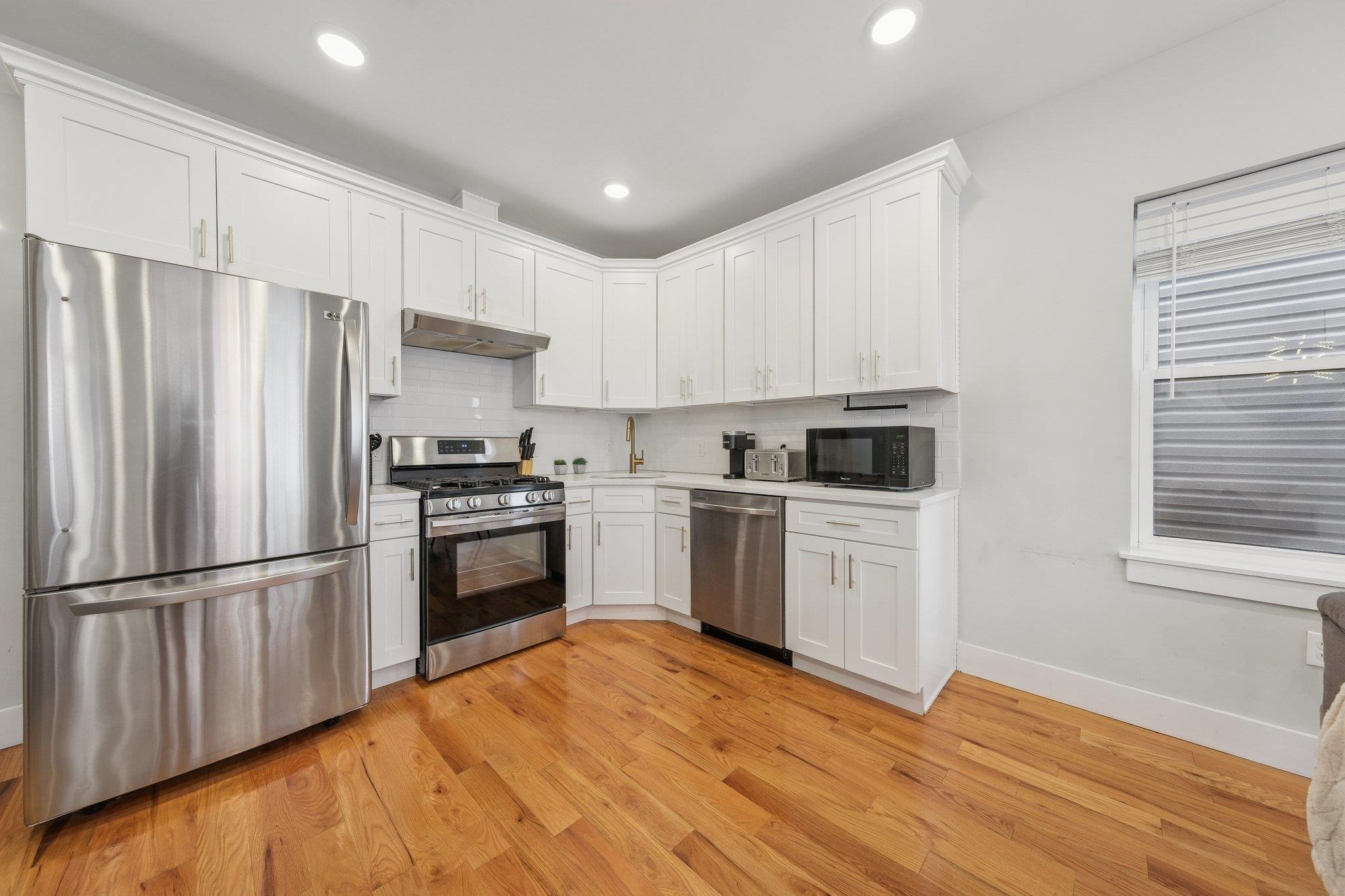 183 GATES AVE Unit: 1