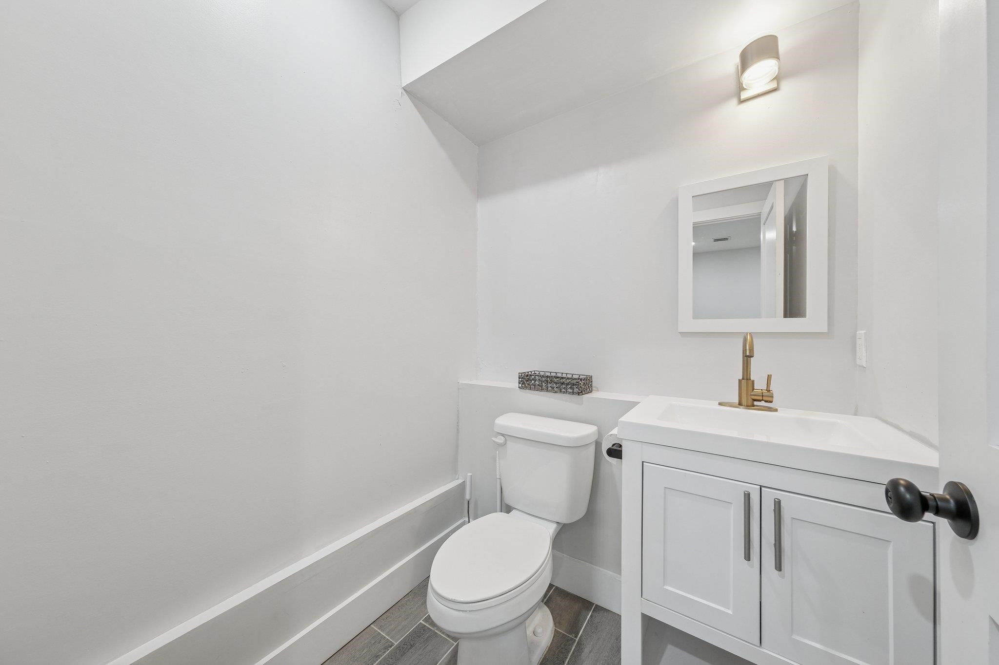 183 GATES AVE Unit: 1