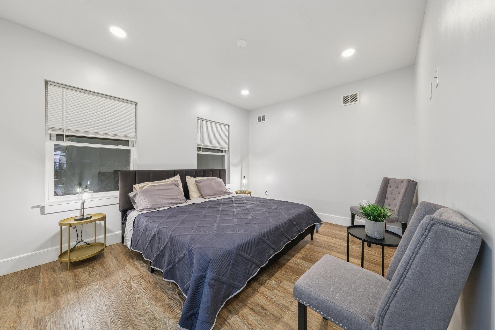 183 GATES AVE Unit: 1