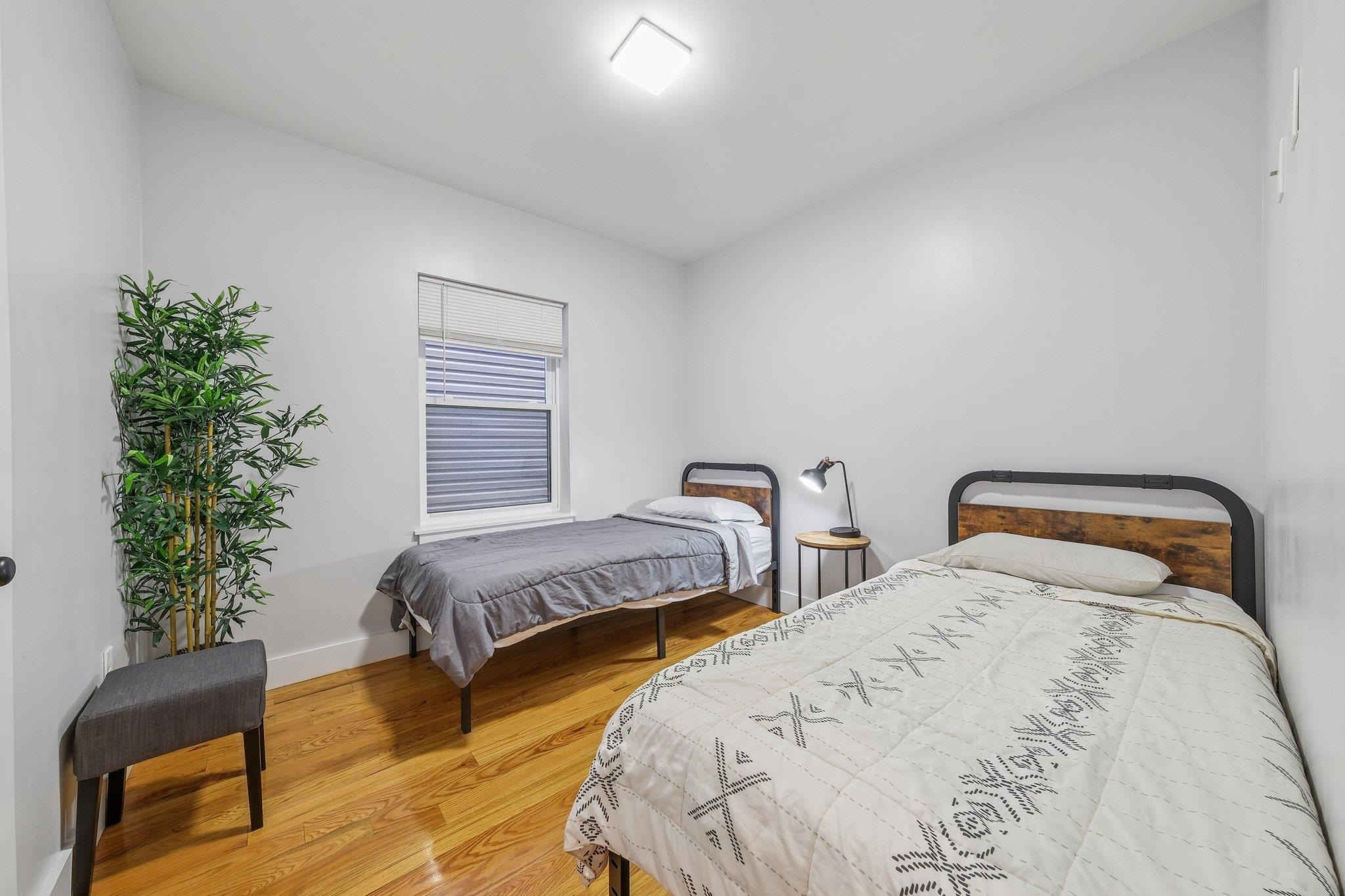 183 GATES AVE Unit: 1