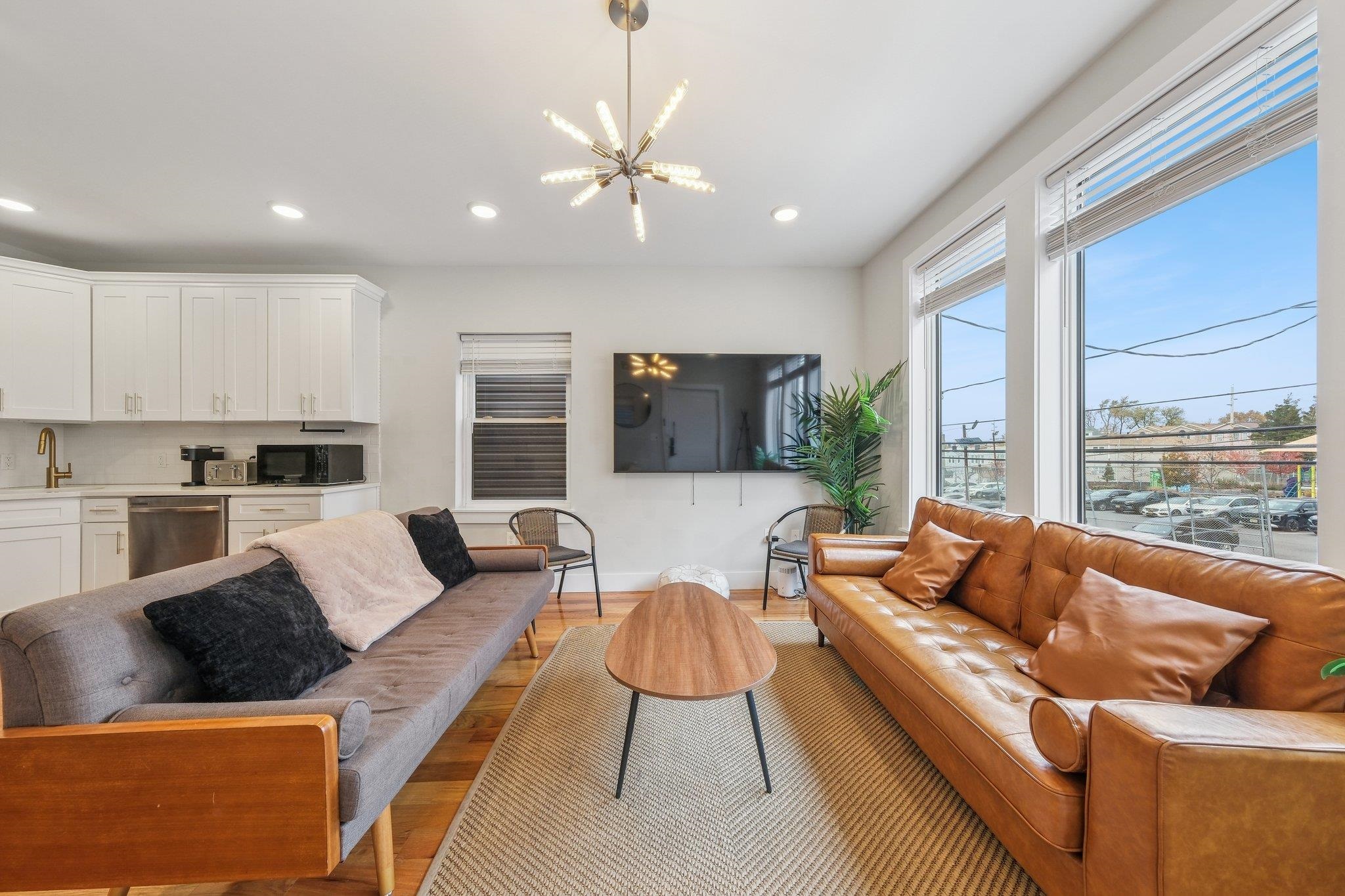 183 GATES AVE Unit: 1