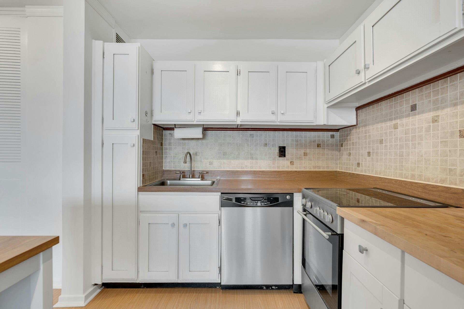 380 MOUNTAIN RD Unit: 701