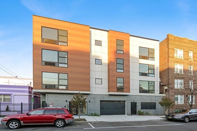 304 61ST ST Unit: 1D