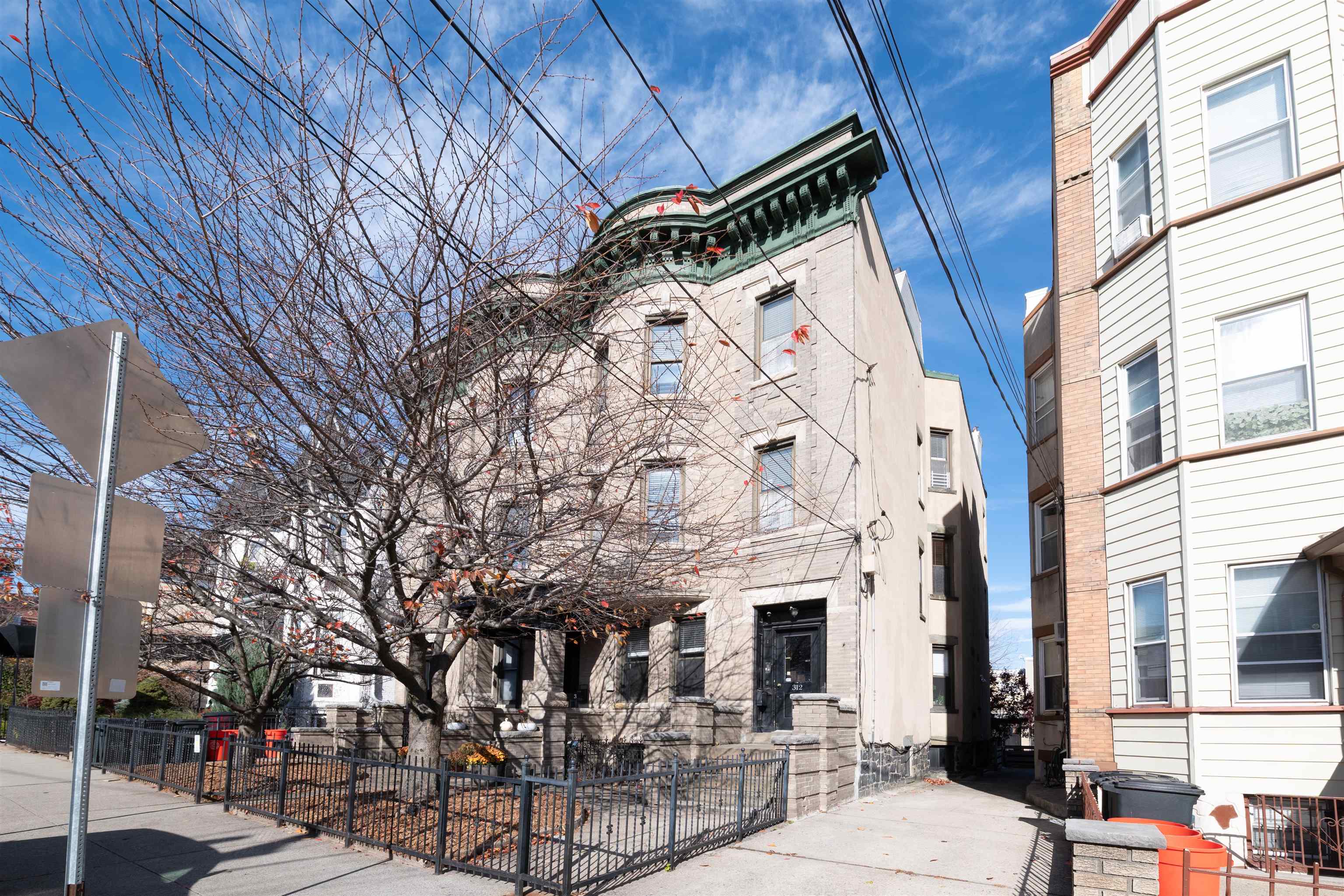 312 MONASTERY PL Unit: 3R