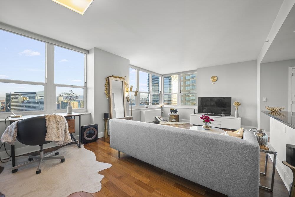 88 MORGAN ST Unit: 3702