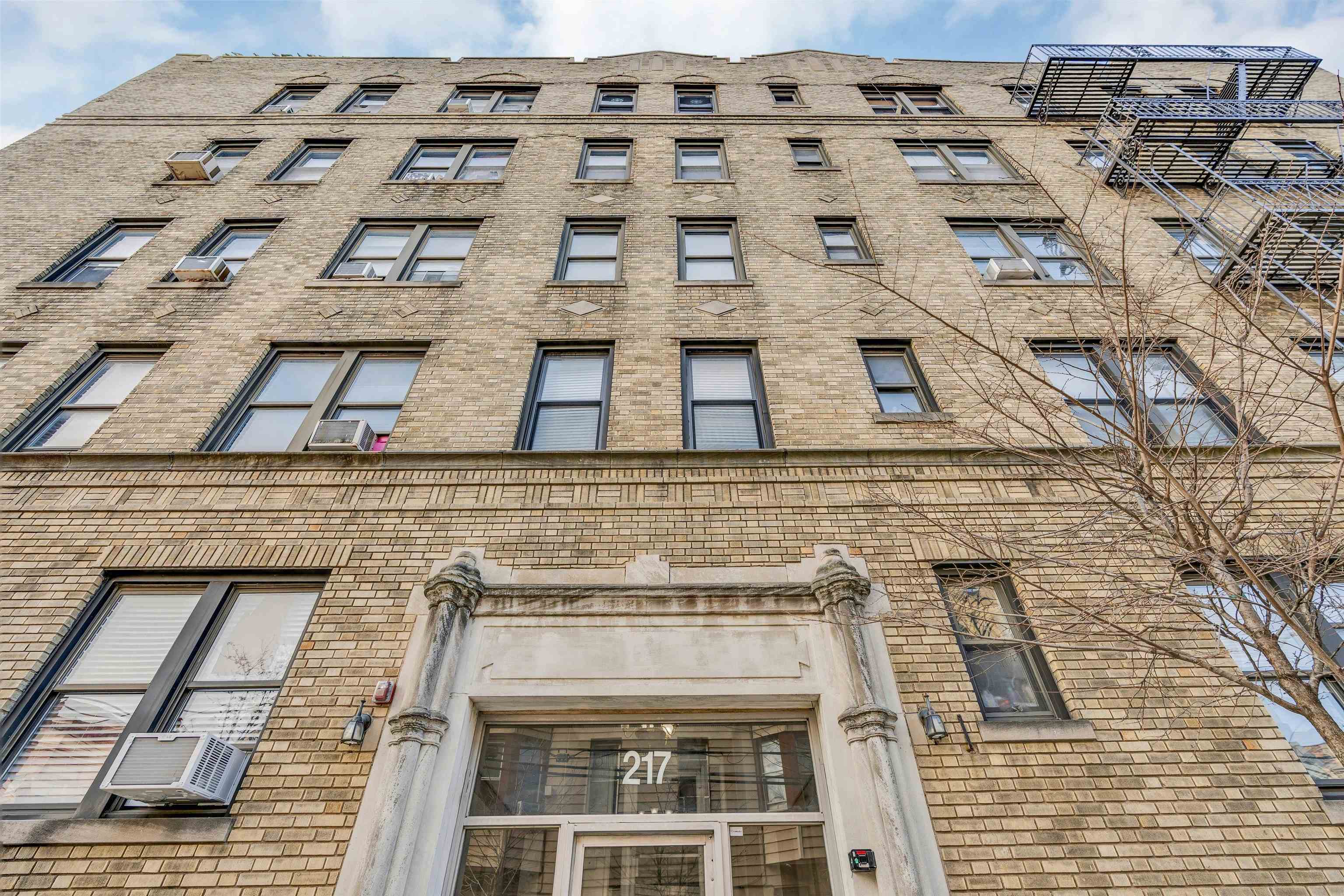 217 44TH ST Unit: 1