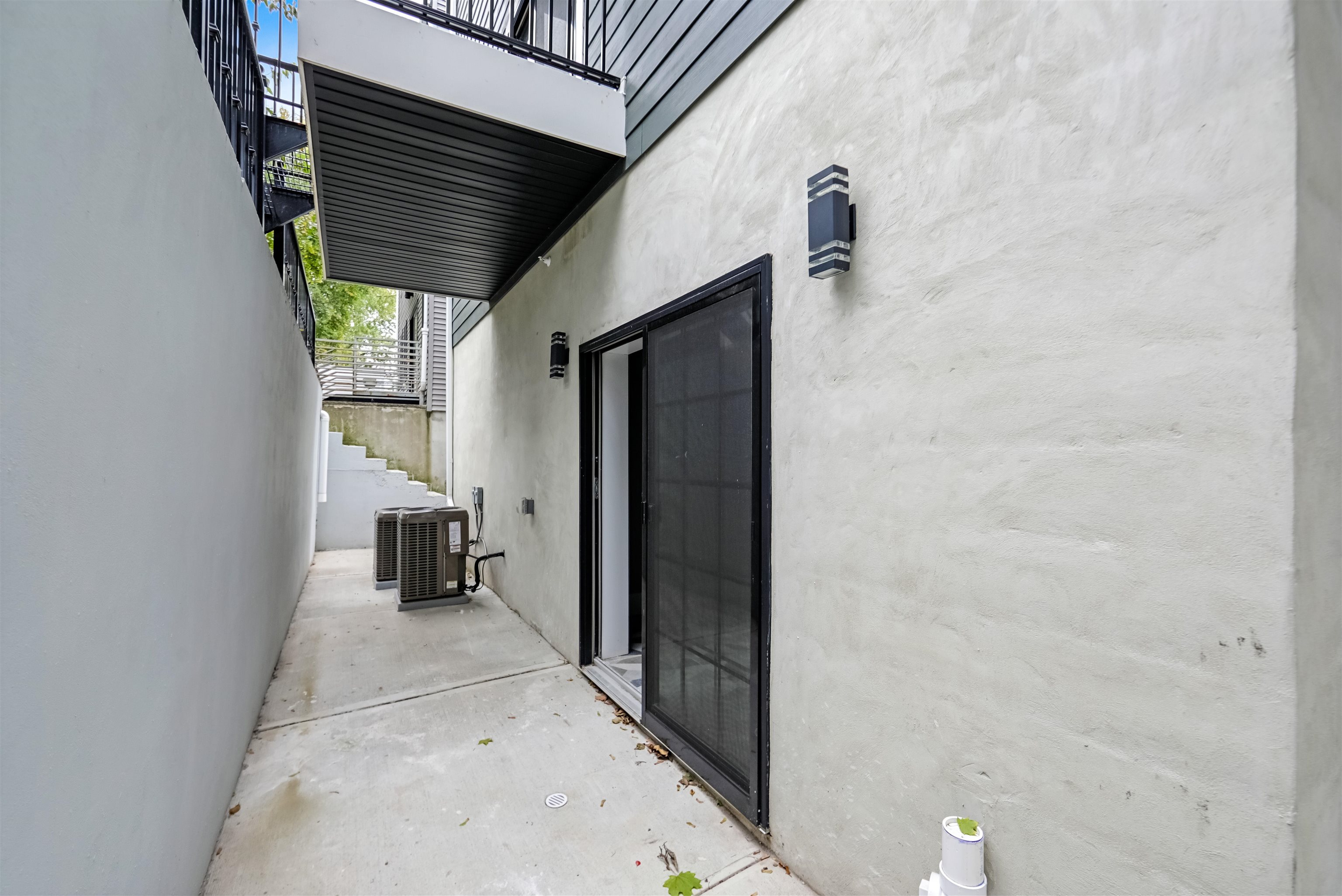 24 ROMAINE AVE Unit: A1