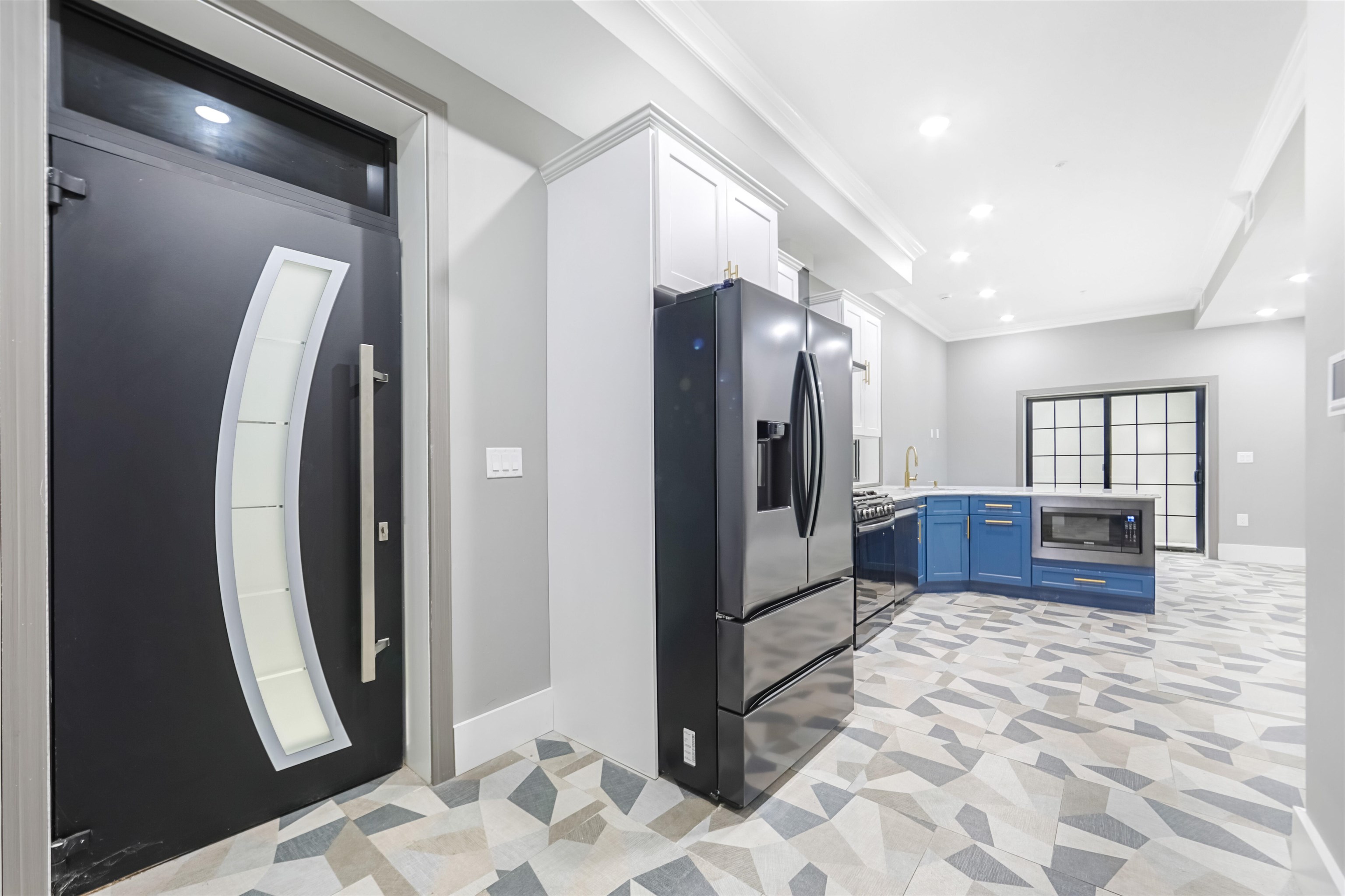 24 ROMAINE AVE Unit: A1