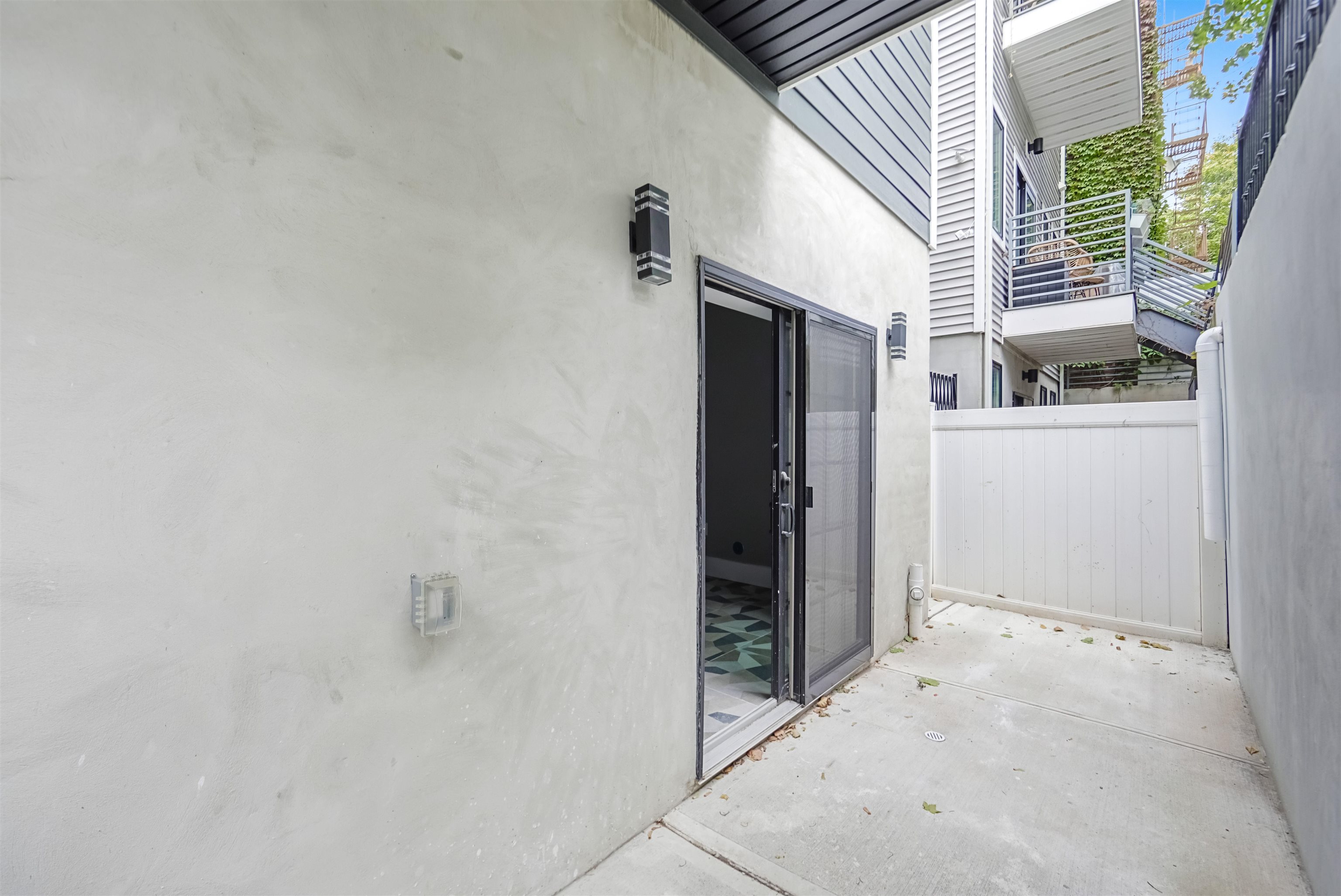 24 ROMAINE AVE Unit: A1