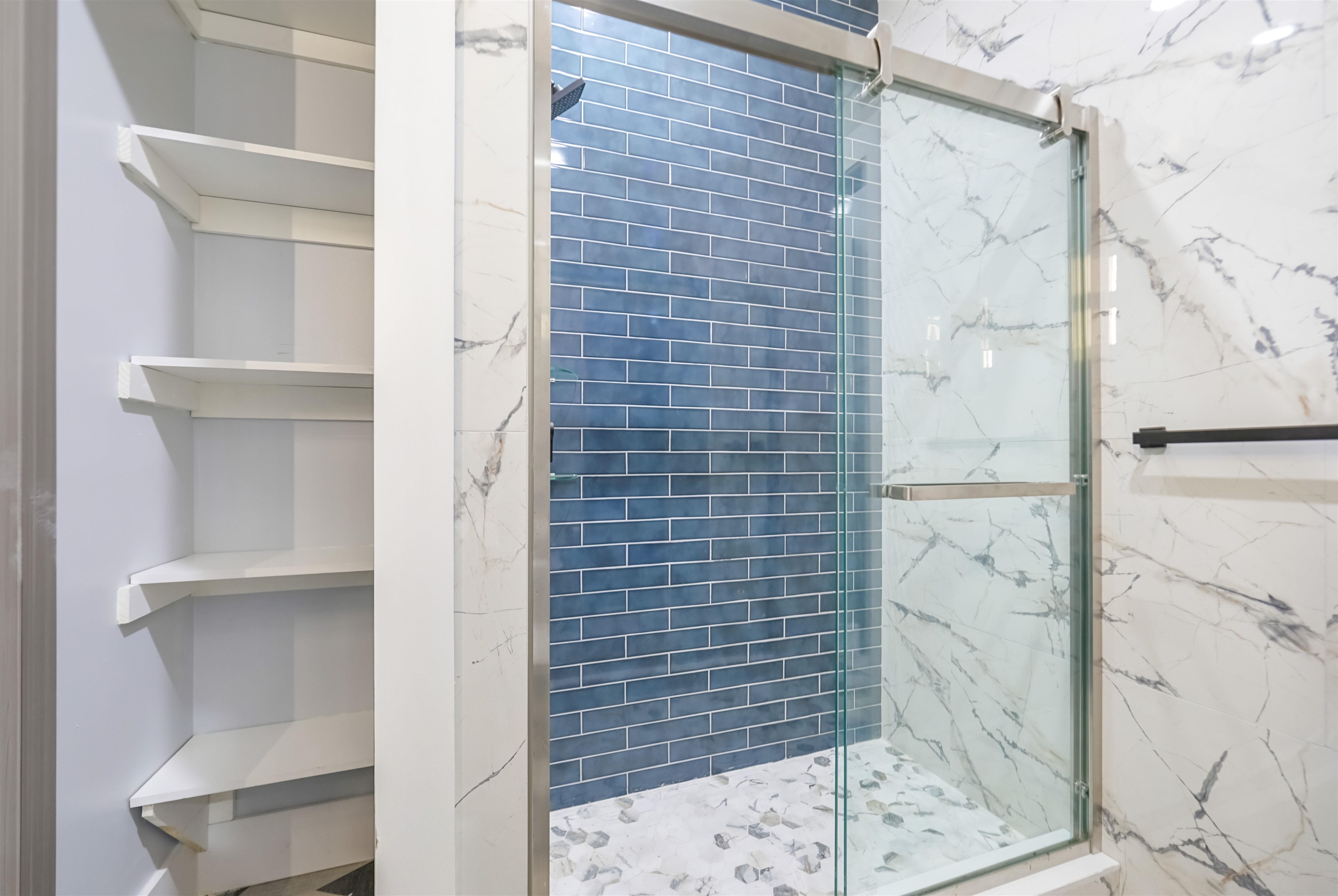 24 ROMAINE AVE Unit: A1