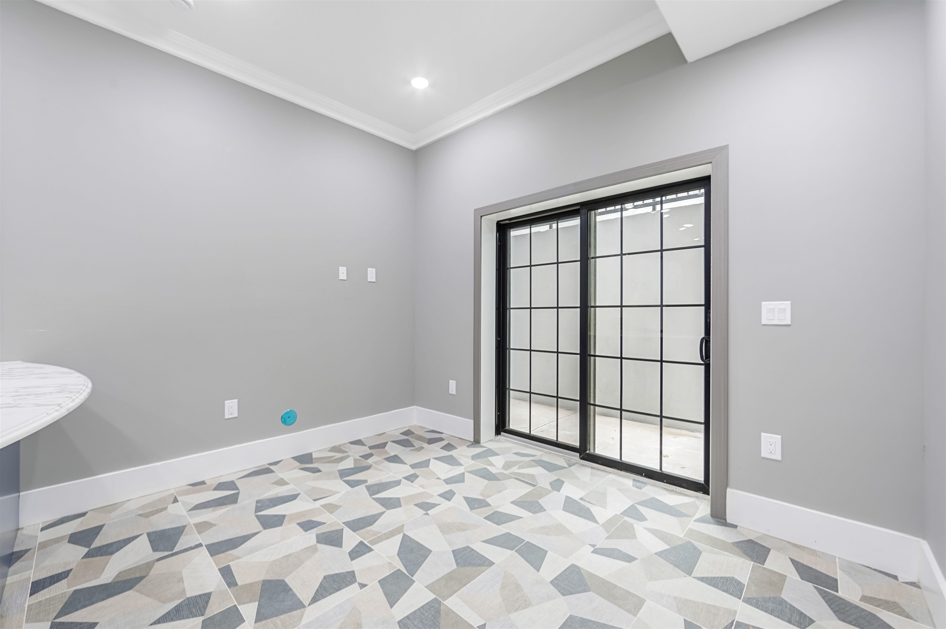 24 ROMAINE AVE Unit: A1