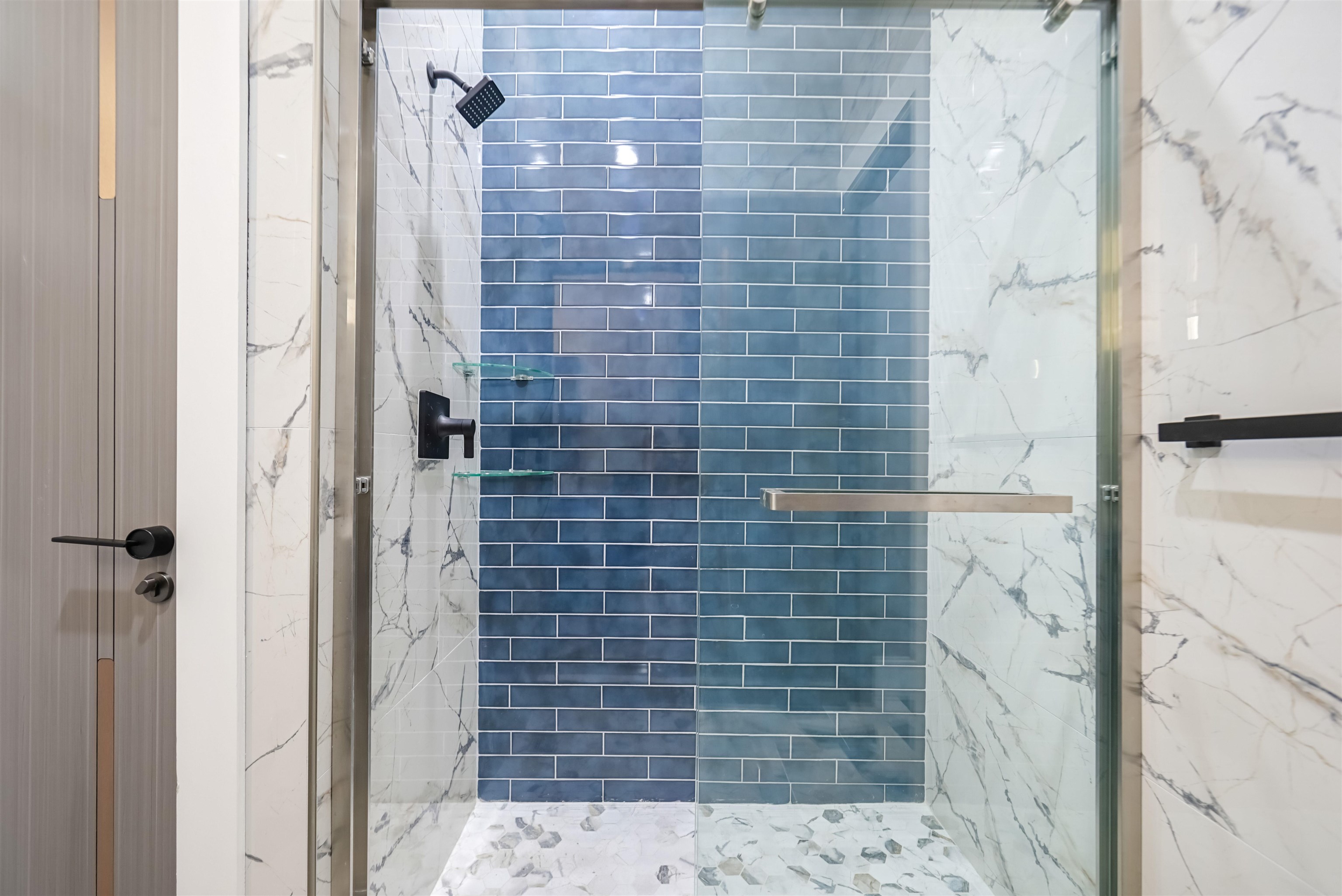 24 ROMAINE AVE Unit: A1