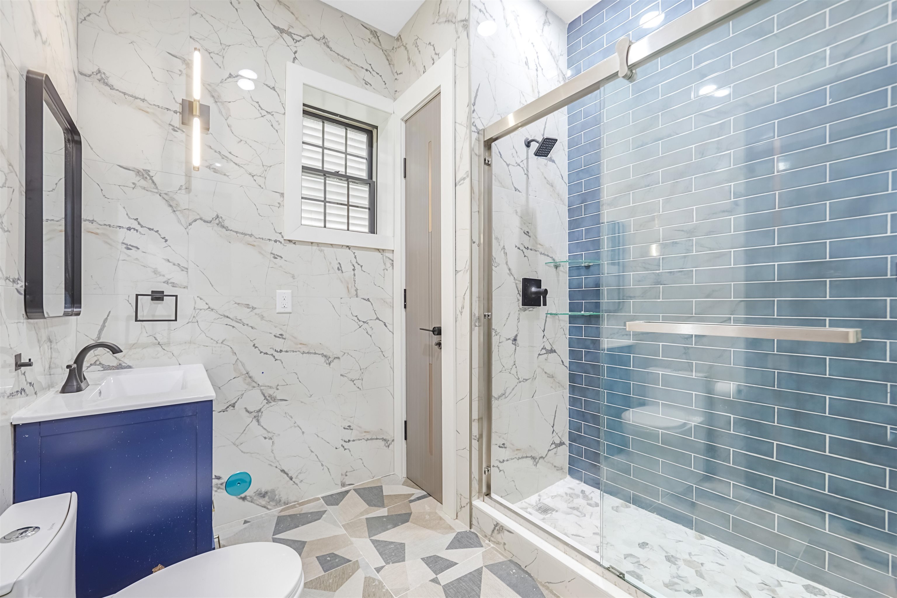 24 ROMAINE AVE Unit: A1