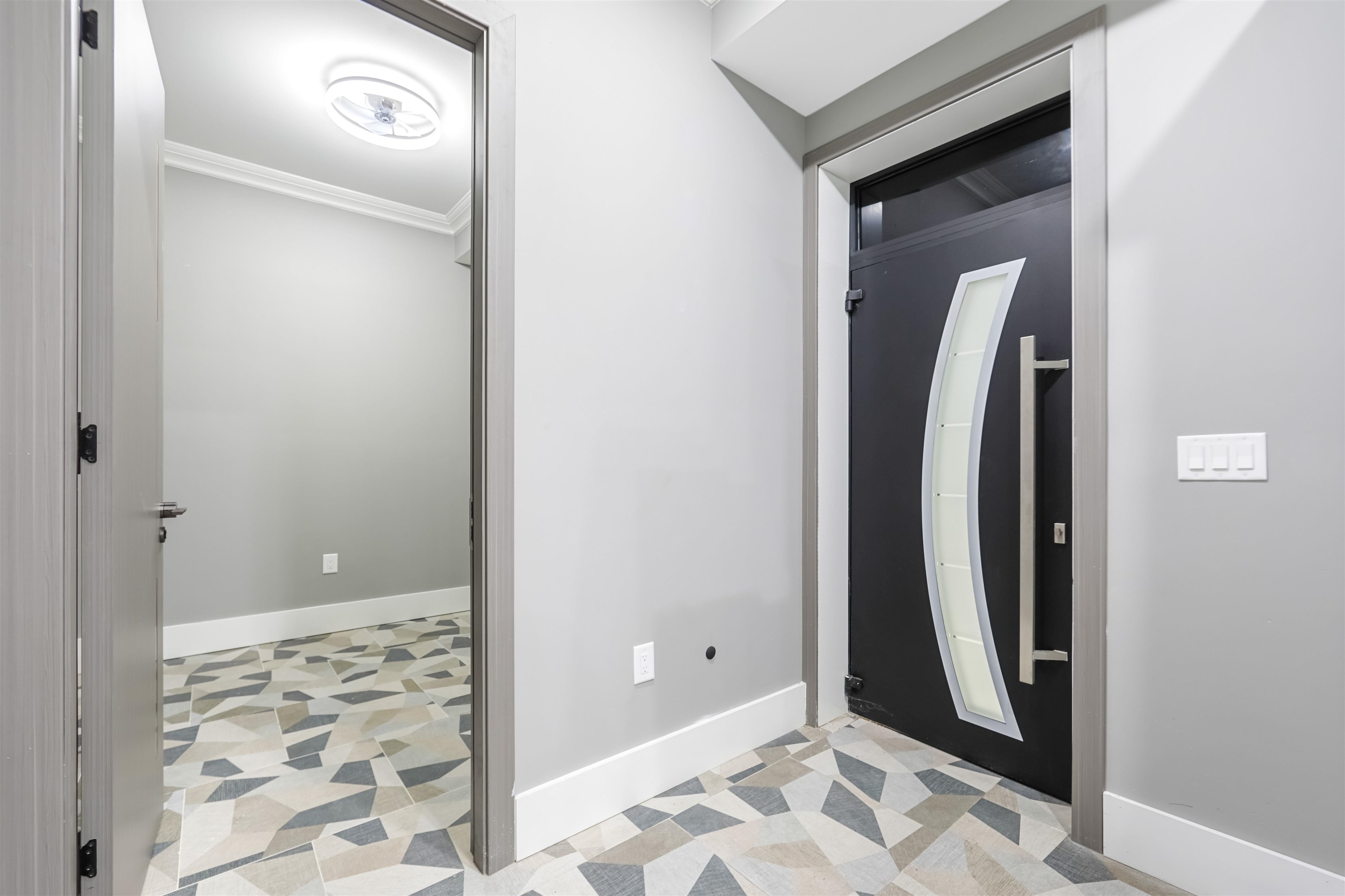 24 ROMAINE AVE Unit: A1