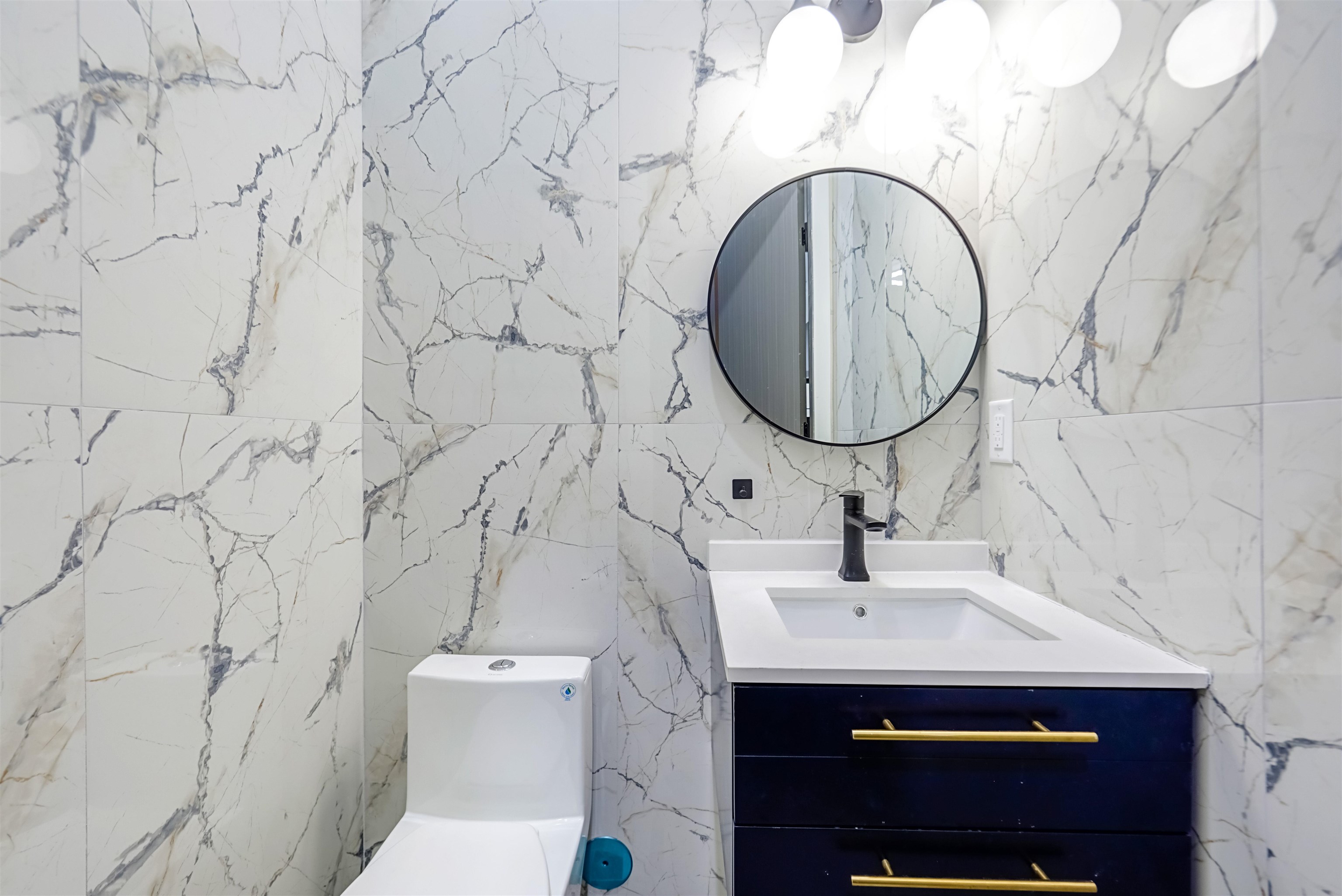 24 ROMAINE AVE Unit: A1