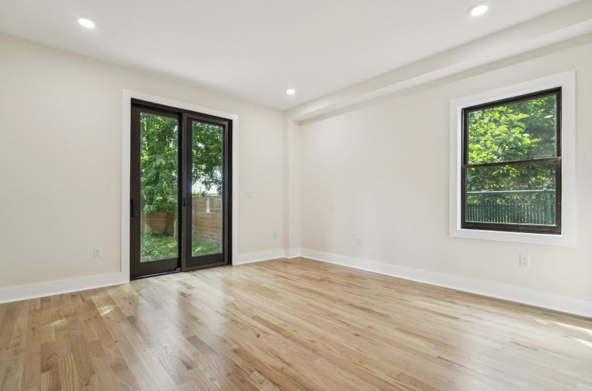 247 HARRISON AVE Unit: 1