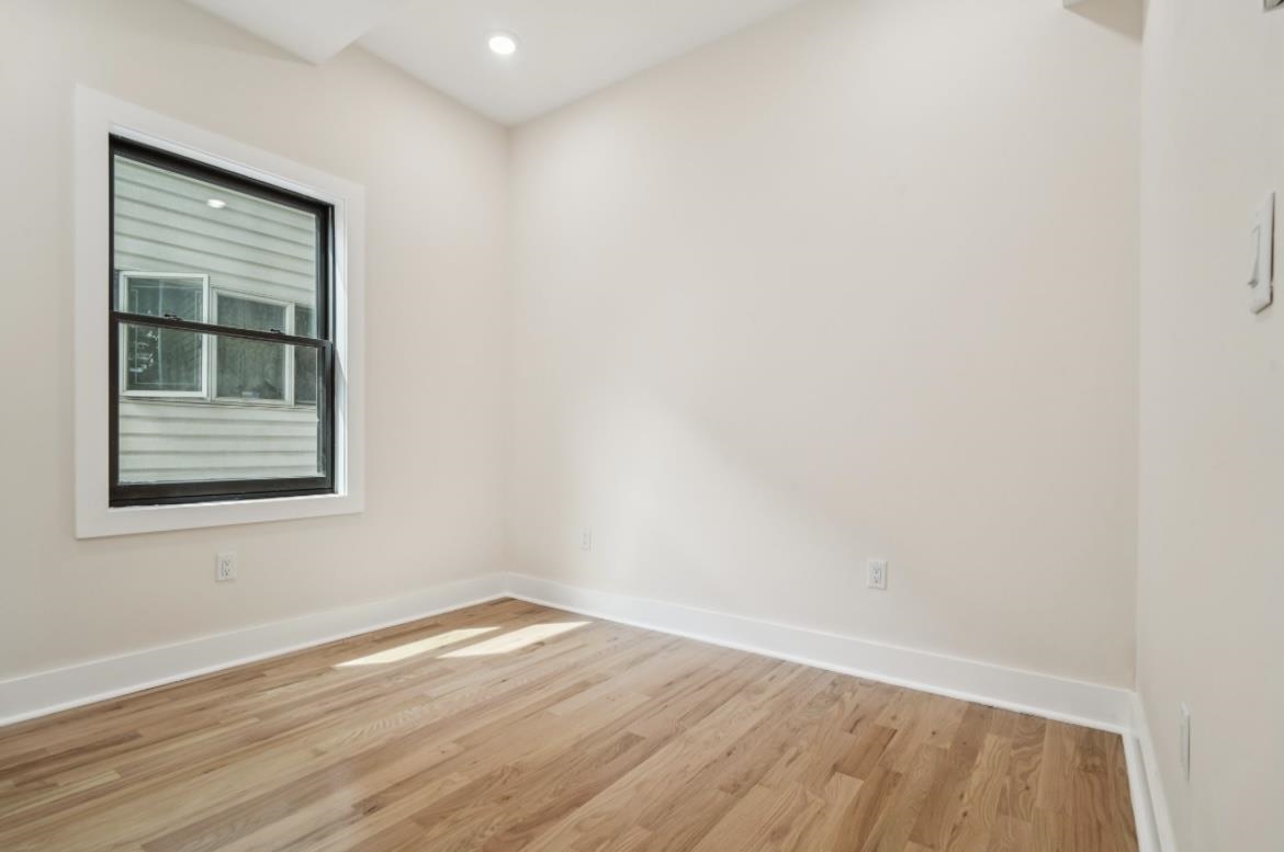 247 HARRISON AVE Unit: 1