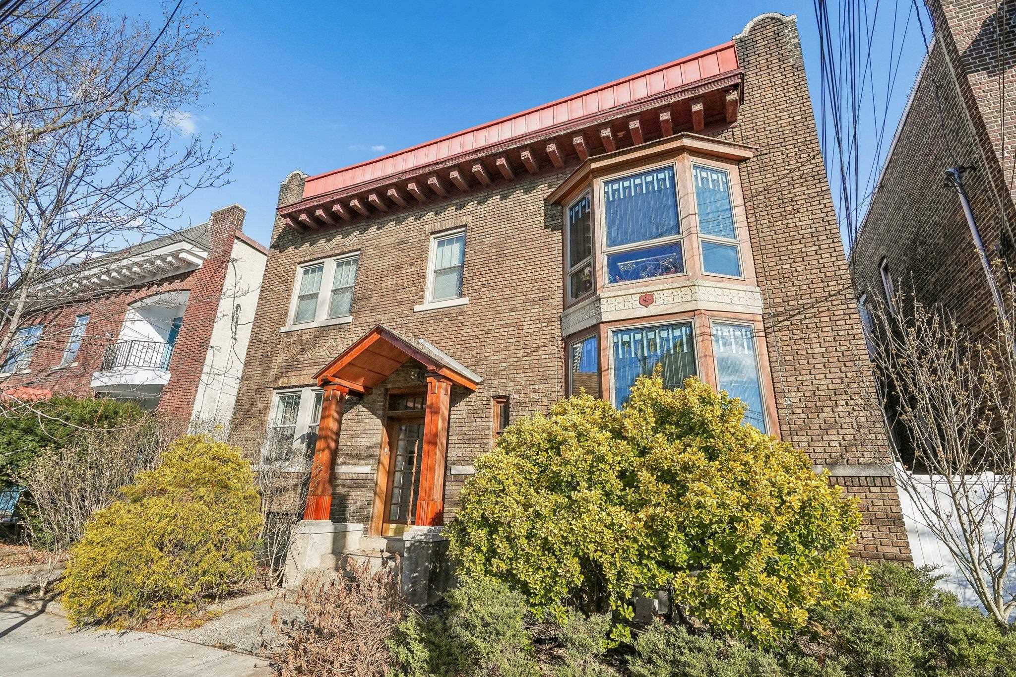 38 LIBERTY PL Unit: 1