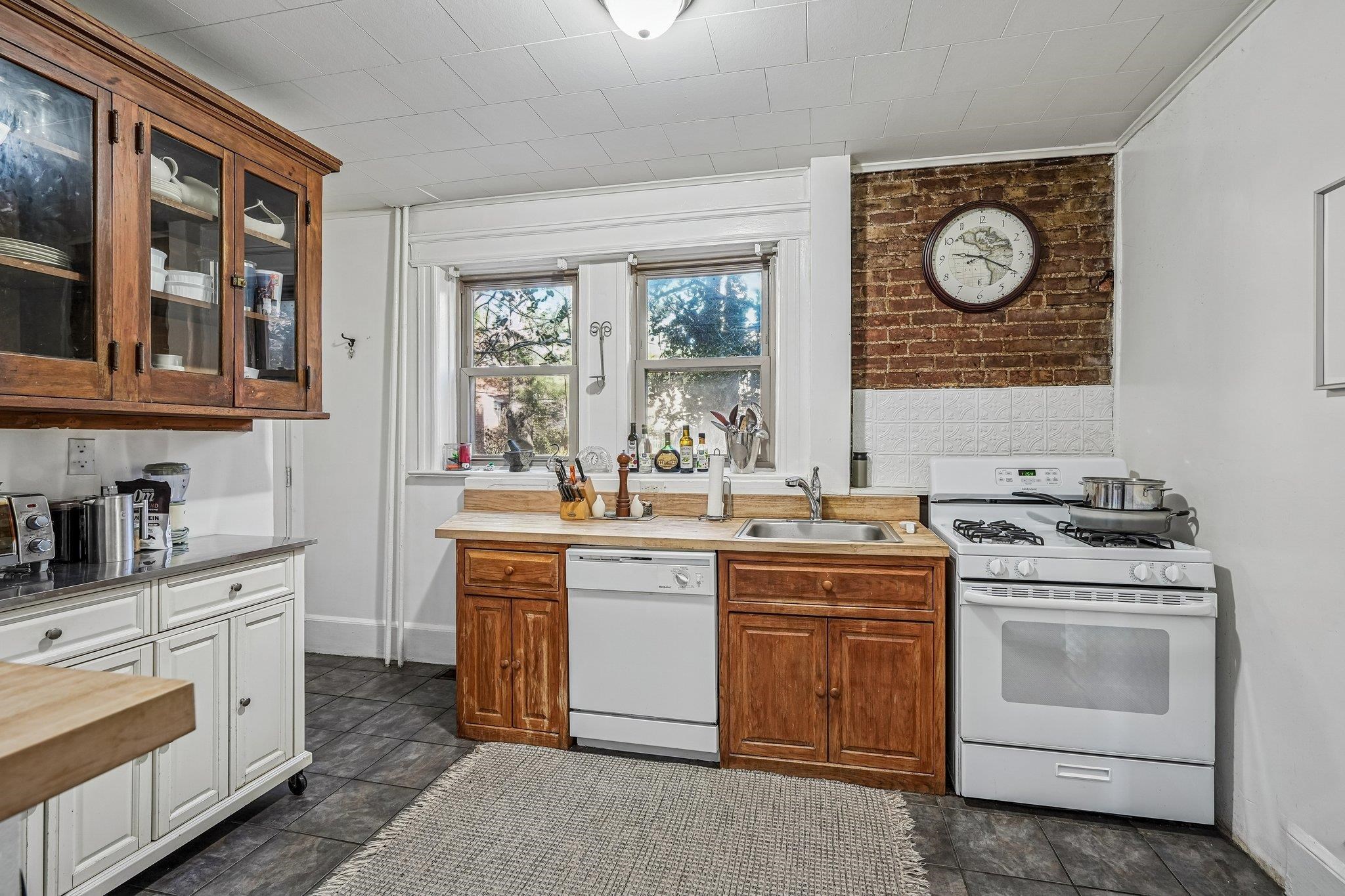 38 LIBERTY PL Unit: 1