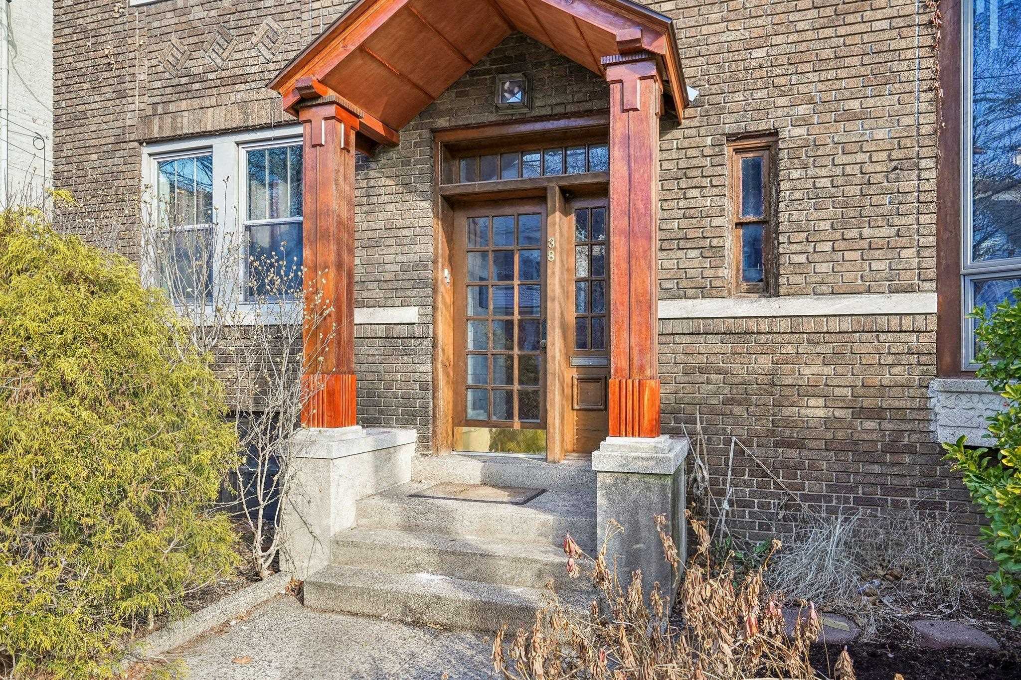 38 LIBERTY PL Unit: 1