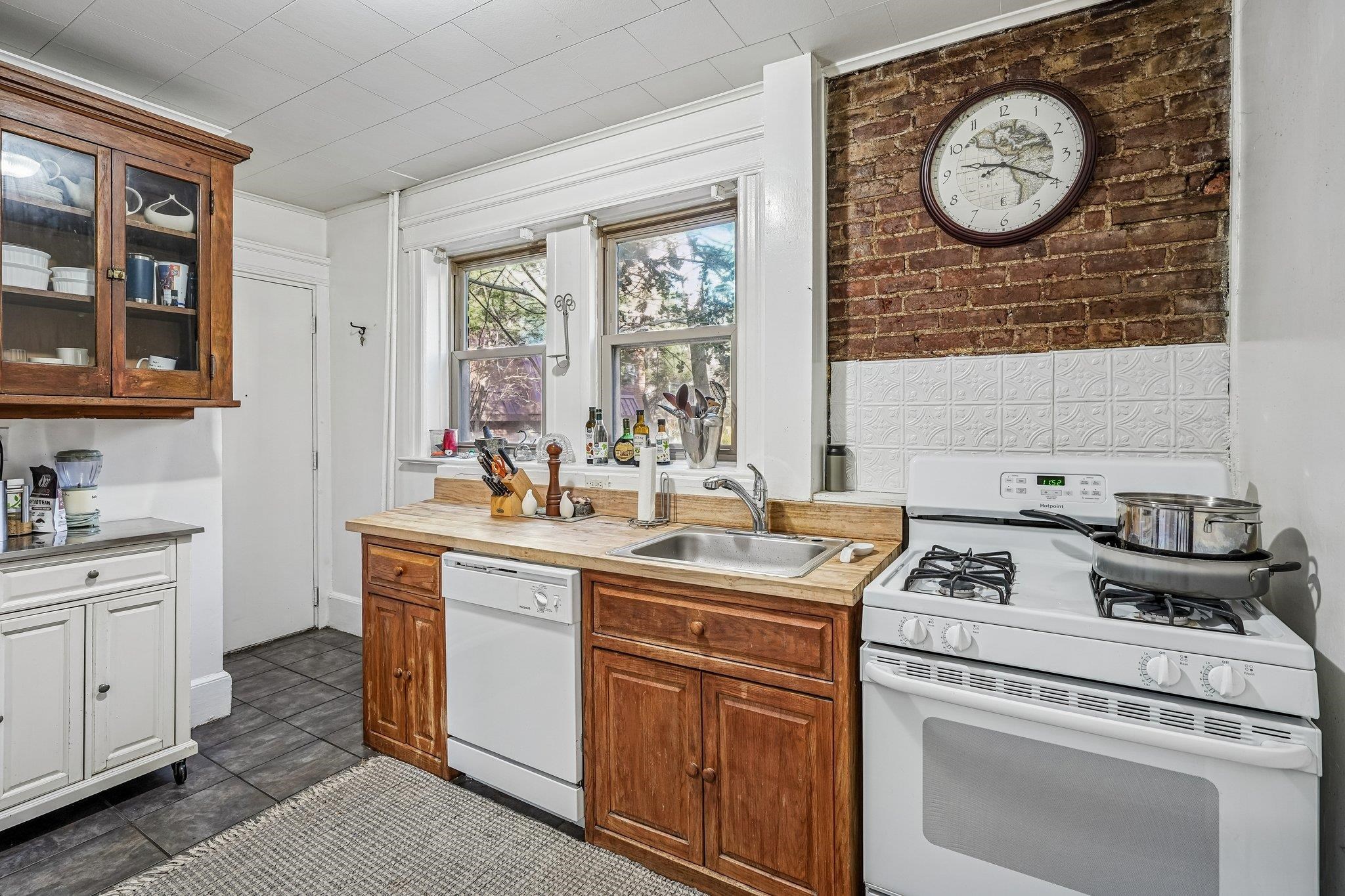 38 LIBERTY PL Unit: 1