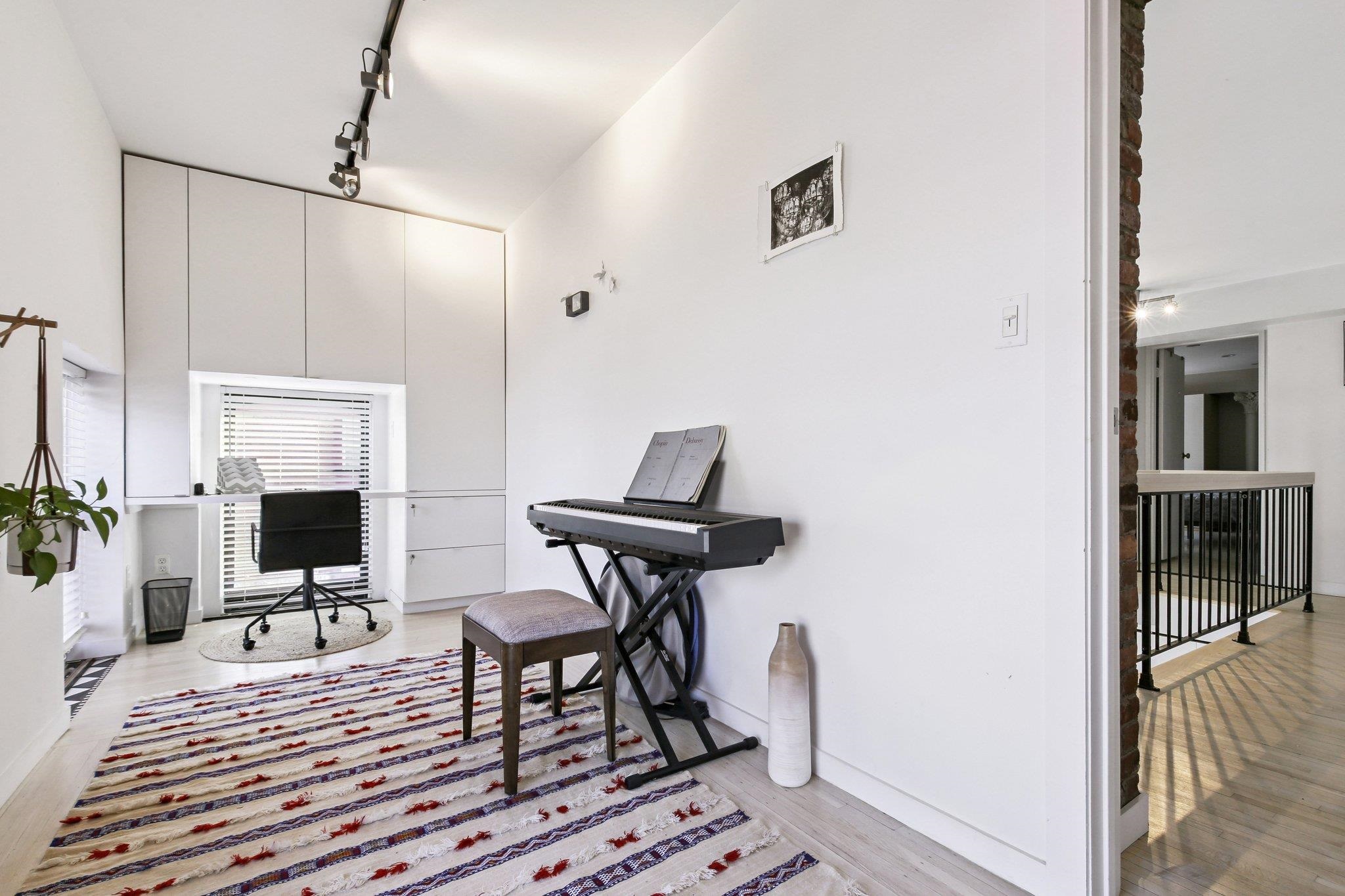 464-470 CENTRAL AVE Unit: 206