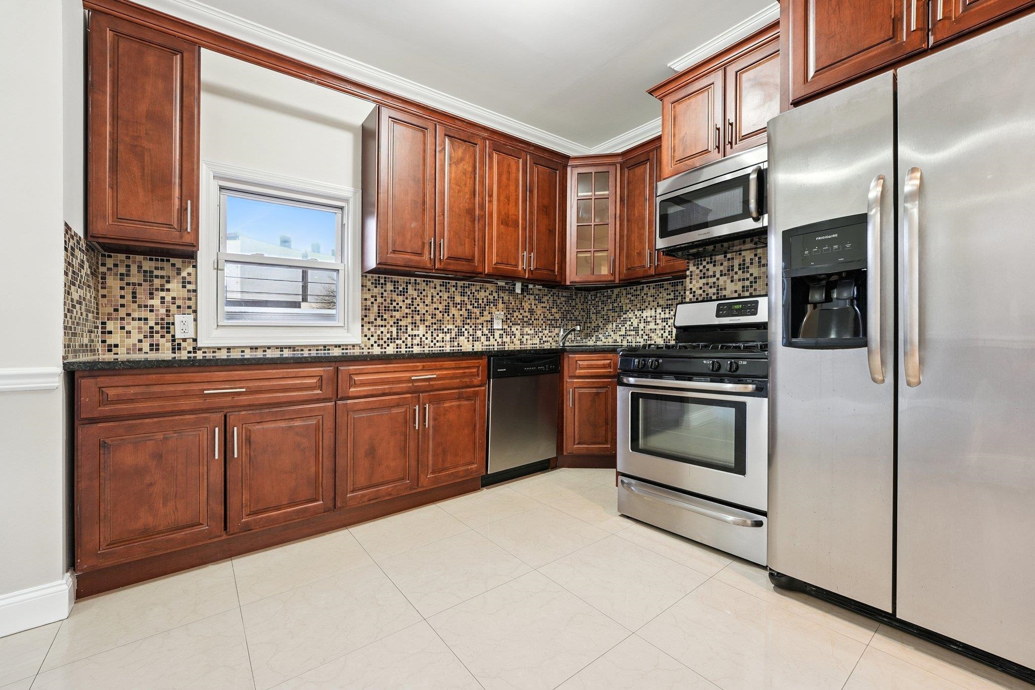 22 JEWETT AVE