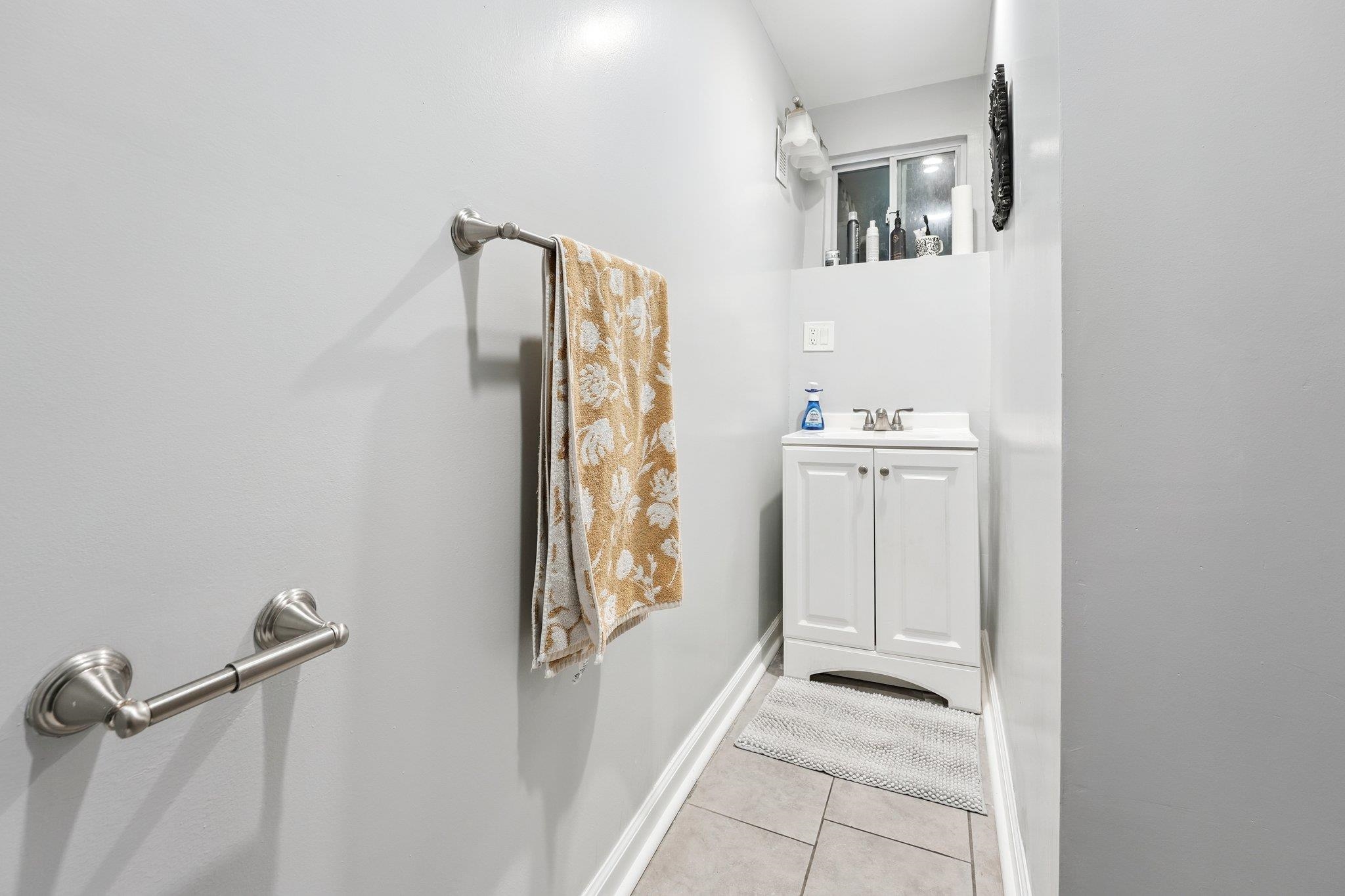 22 JEWETT AVE