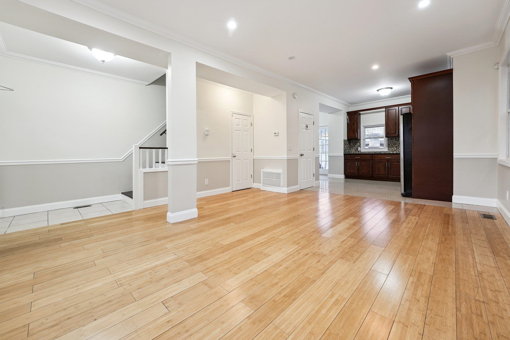 22 JEWETT AVE
