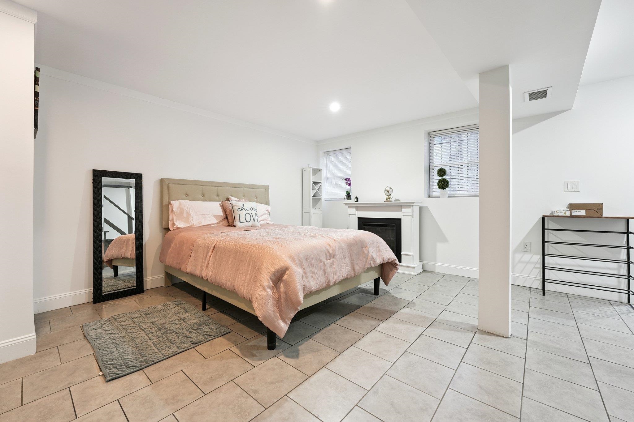 22 JEWETT AVE