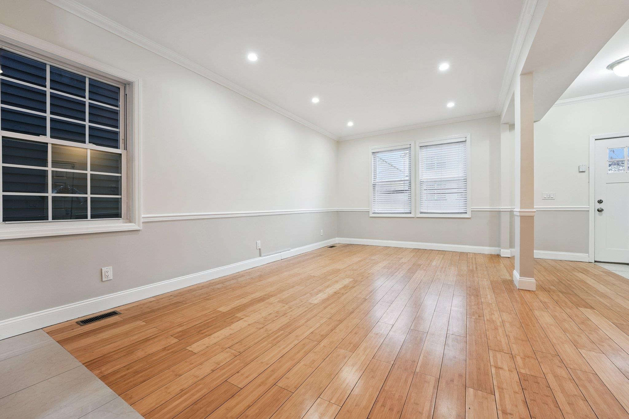 22 JEWETT AVE