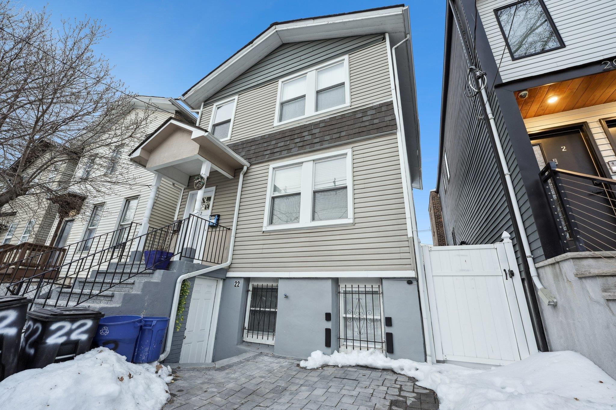 22 JEWETT AVE