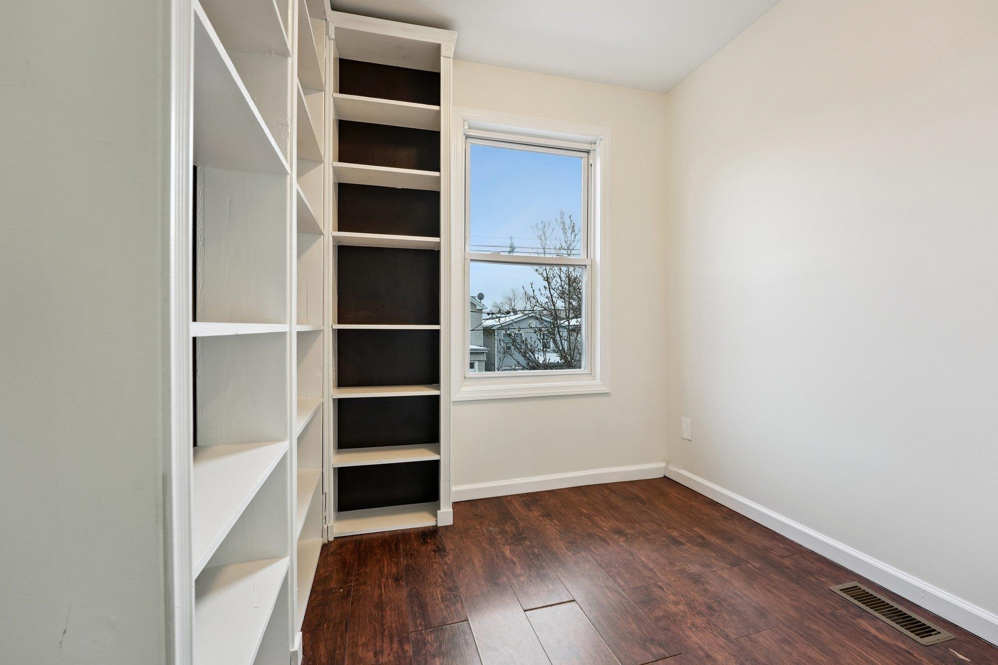 22 JEWETT AVE