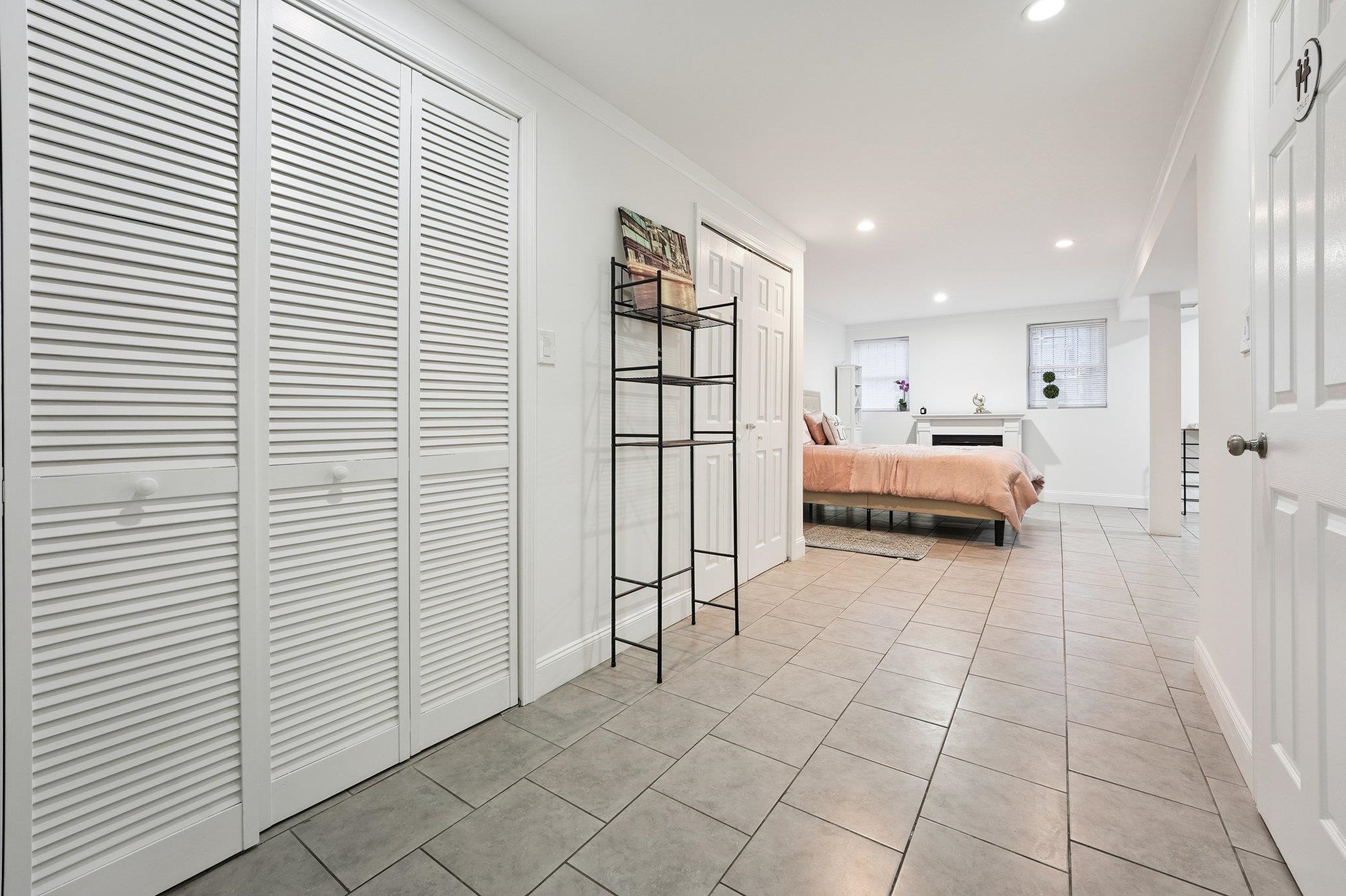 22 JEWETT AVE