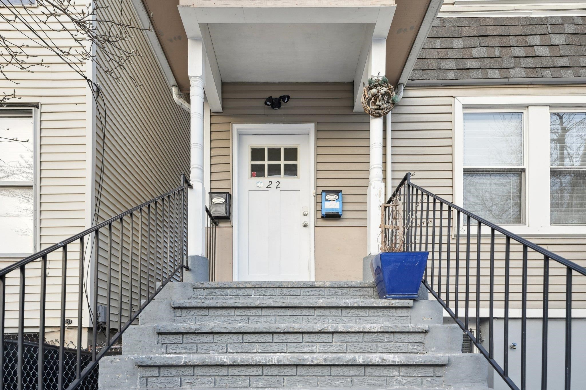 22 JEWETT AVE