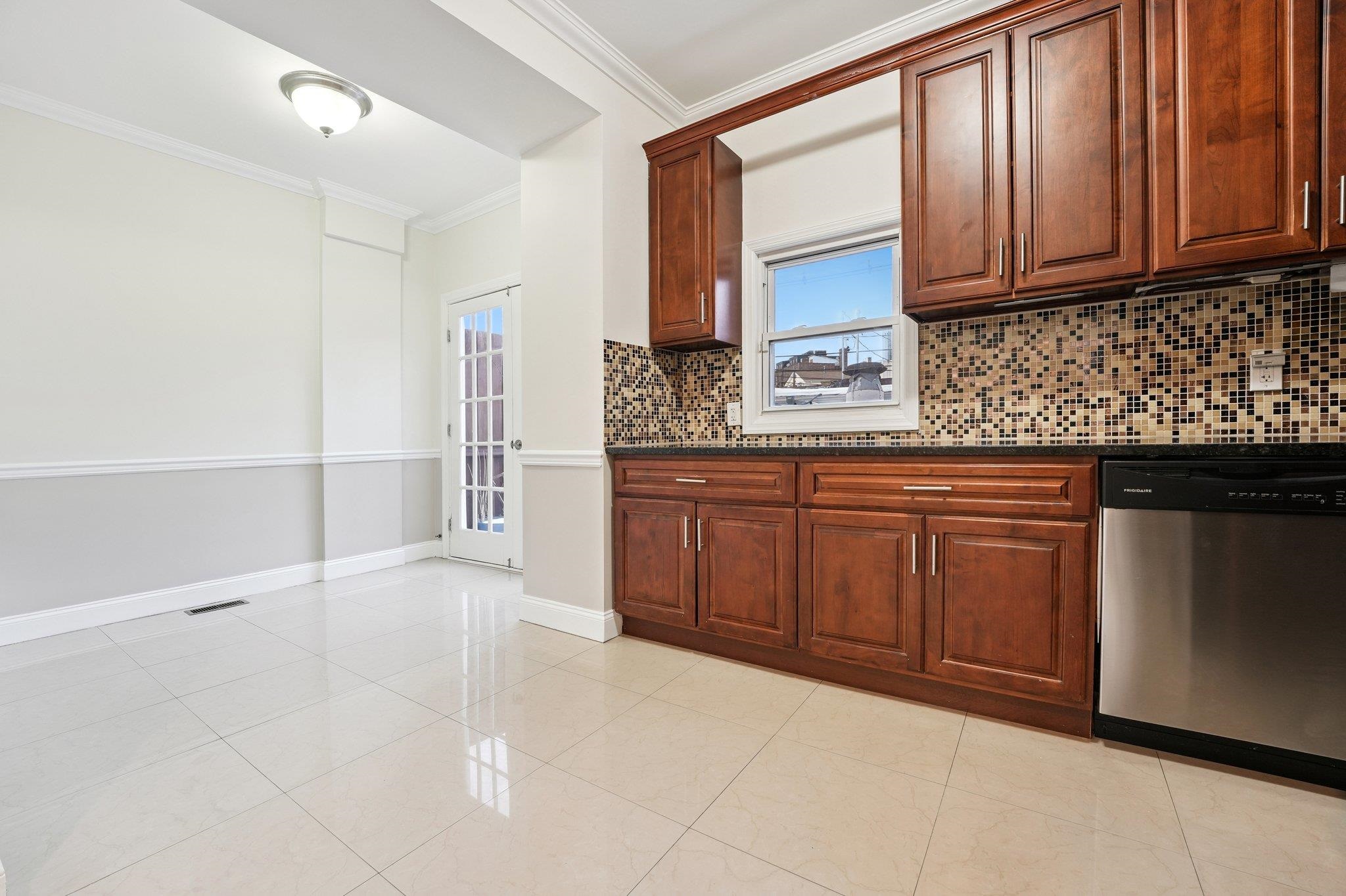 22 JEWETT AVE